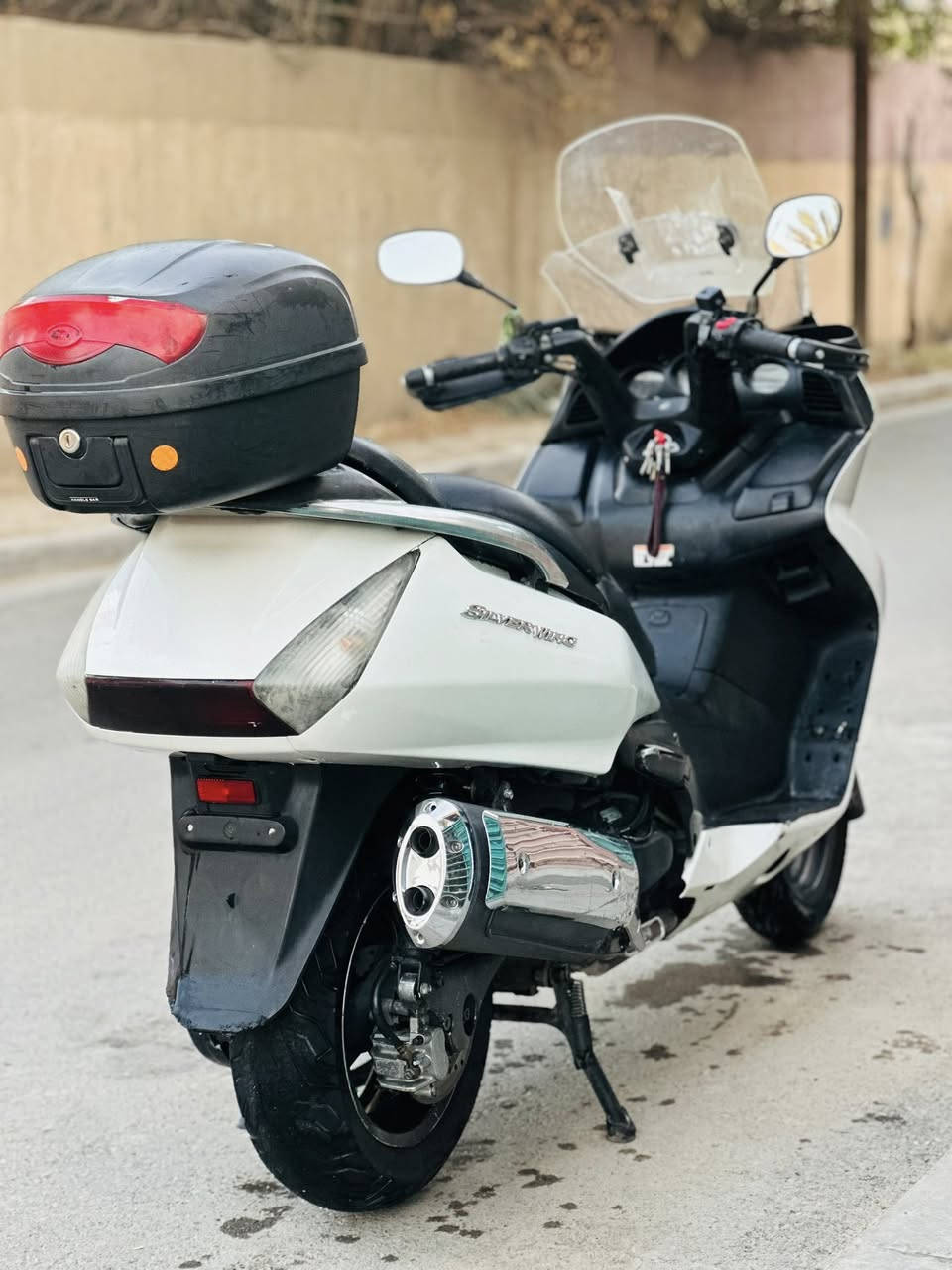 السلام عليكم سلفر ونج 400 أوبر لايت زنون نظيفه اي نقص مابيه أوراق كامله السعر 11 المكان الشعله ***********
