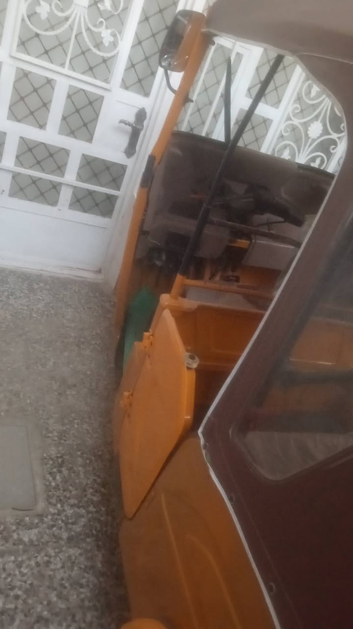 سلام عليكم تكتك صفره موديل 2021  حلوه تكتك مال شغل سعره 6
رقم *********** بغداد دوره
