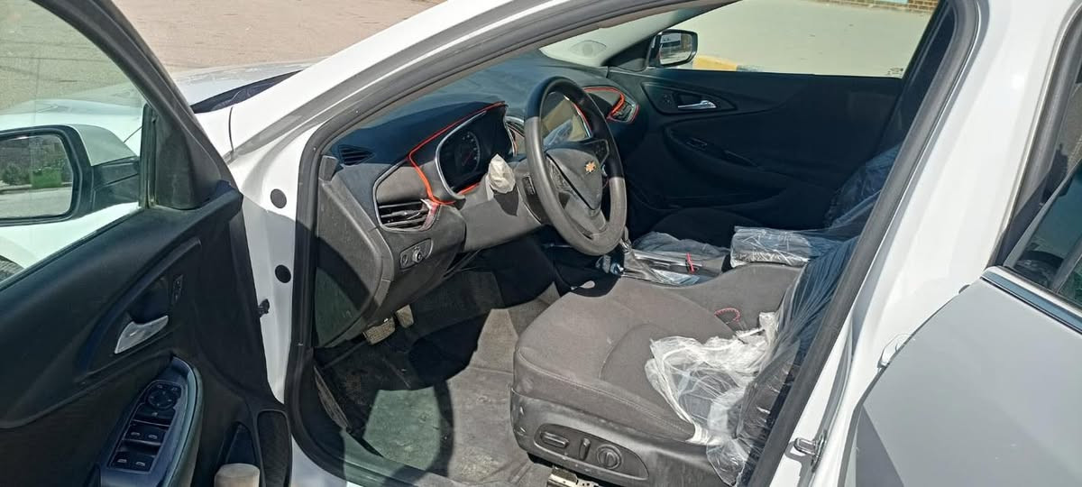 شفروليه ماليبو ابيض 2021
فئة LT محرك 1500 توربو وارد امريكي رقم انكليزي نجف بأسمي سنويه 2030 حادث موضح بالصور 
مواصفات:
١ـ دخول ذكي (بصمه)
٢ـ شاشة تدعم ابل كار بلي + اندرويد اوتو
٣ـ كامرا دواره 
٤ـ تبريد قطعتين منفصل + تدفئة 
٥ـ نظام أوتو ستوب إقتصادي 
٦ـ مقعد السائق كهربائي 
٧ـ حدادية ٩٩٪
٨ـ نضافة خارجيه ٩٥٪
١٠ـ تخم إطارات ٩٩٪
١١ـ نظام القاصة
١٢ـ تدفئة كشنات (السائق+الراكب)
115بيها مجال حگ الجية شي بسيط
 للتواصل (***********)
