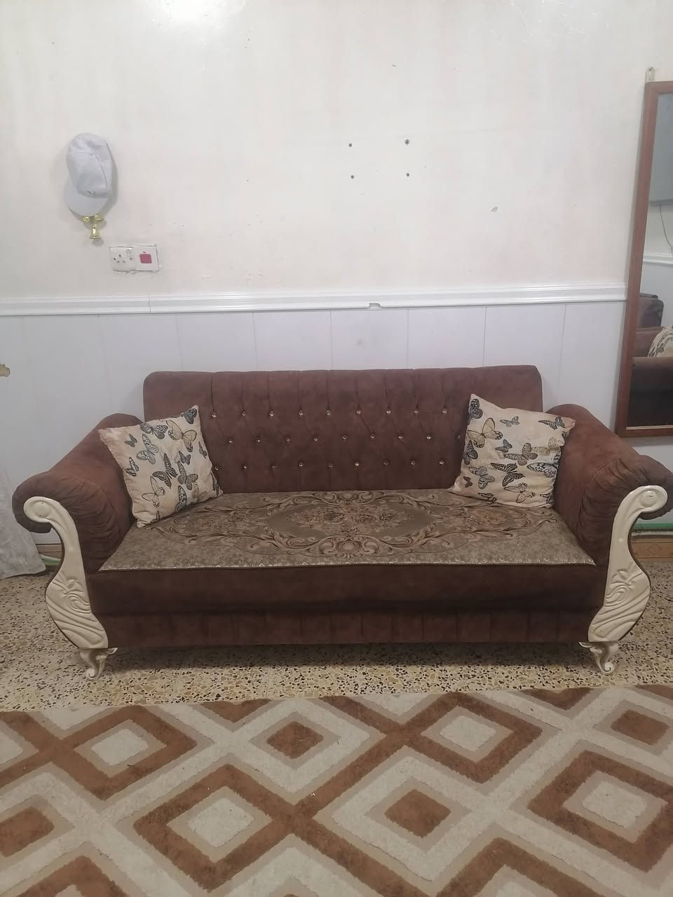 السلام عليكم تخم موديل تركي كما موضح بالصورة اني نجار مشتغلة بيدي والله حالين ابيتي التخم كل شغلة ابلوك أمريكي 19 ملم النجاجير يعرفون شنو 19 كلم يعني بلوك ثخين التخم ثكيل مينشال اقماش متر 13 الف سعرة الاسفنج اكسترة احسن سفنج بل عراق ضمان 15 سنة السعر 450 الف والله بلاش وبالعافية على الياخذة العنوان حسينية الراشدية رقم ***********
