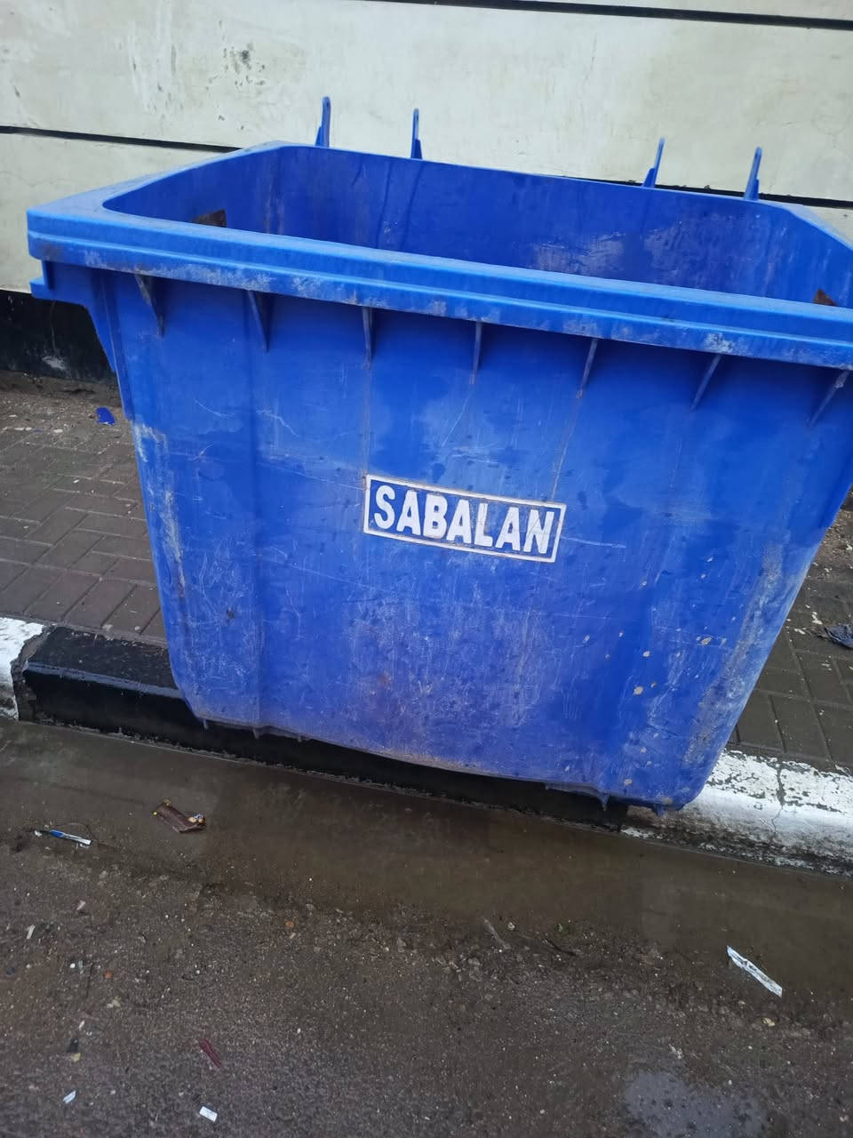 حاويات للبيع اثنين مكان البصره السعر الوحده ب 40 بها ***********مجال بسيط
