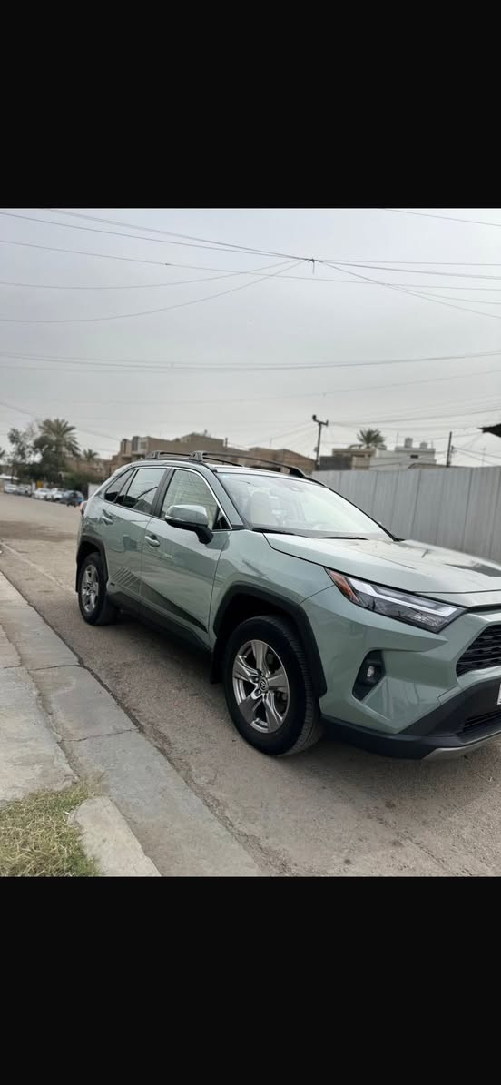 السلام عليكم .. راف فور هايبرد ٢٠٢٣ فئة xle لون منيز سموك حادثها بنيد ماشيه ٣٥ ميل رقم بغداد .. مواصفاتها  
سلايد 
كشنات تدفئه وكهرباء
بصمه تشغيل وابواب
تحكم ستيرن
جنطه كهرباء 
رادار وحساسات وكامره اصلي
توقف ذاتي
السياره كامله مابيها نقص من ادامه مكان السياره بالسيديه السعر ٢٢٨٠٠ وبيها مجال بسيط ***********  // *********** مصطفى
