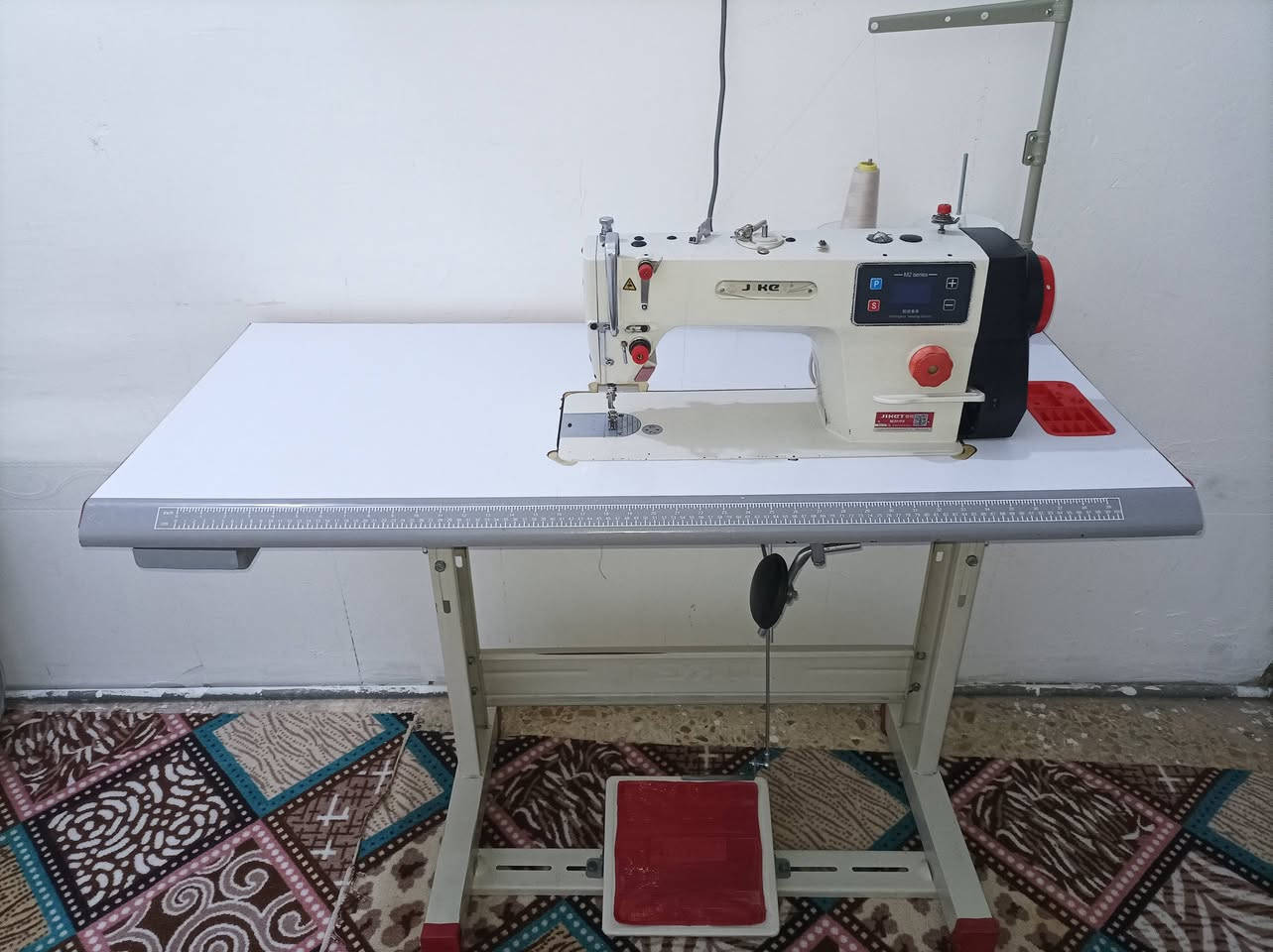 سلام عليكم مكينه جاكيت نضافته تسعين بل ميه شغله حلو  وتكله نضيف مكينه ناعمه يعني مال خبزه الي يحب يقتنيها  يدلل المكان النجف سعره 300وقابل للتفاوض الرقم ***********
