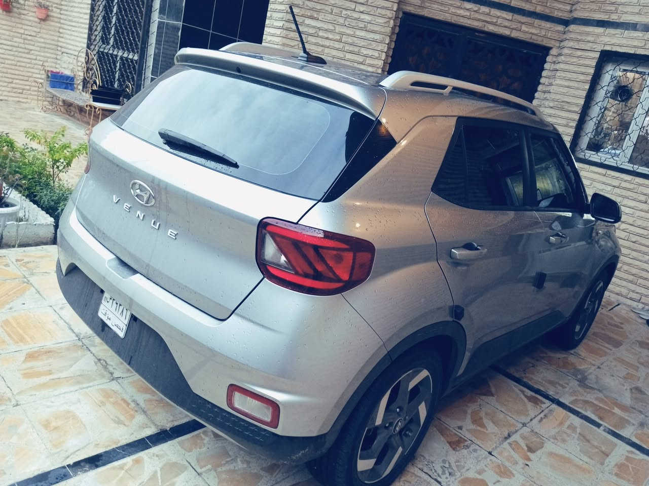 سلام عليكم 
هونداي فينو للبيع
 فئة sel
موديل 2024 
حادثها بنيد صبغ ودعامية فقط وبيه بارد طرف باب

سيارة مواصفاتها 
فتحة 
بصمة 
رادارت امامية خلفية جانبية 
تبريد شاشة 
ماشية ٣٨٠٠ ميل قابلة للزيادة 
سيارة جديدة جدا 
بدون رقم (فحص مؤقت ) تترقم جميع محافظات 
السعر ١٣٠ورقة وبيه مجال 
مكانه بغداد / السيدية 
***********
