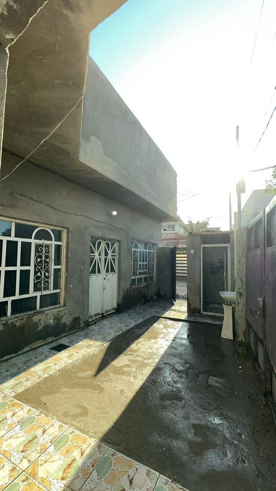 الايجار
المساحه 150 شارع 80 كربلاء مقابل مول نون ركن البيت 
***********
