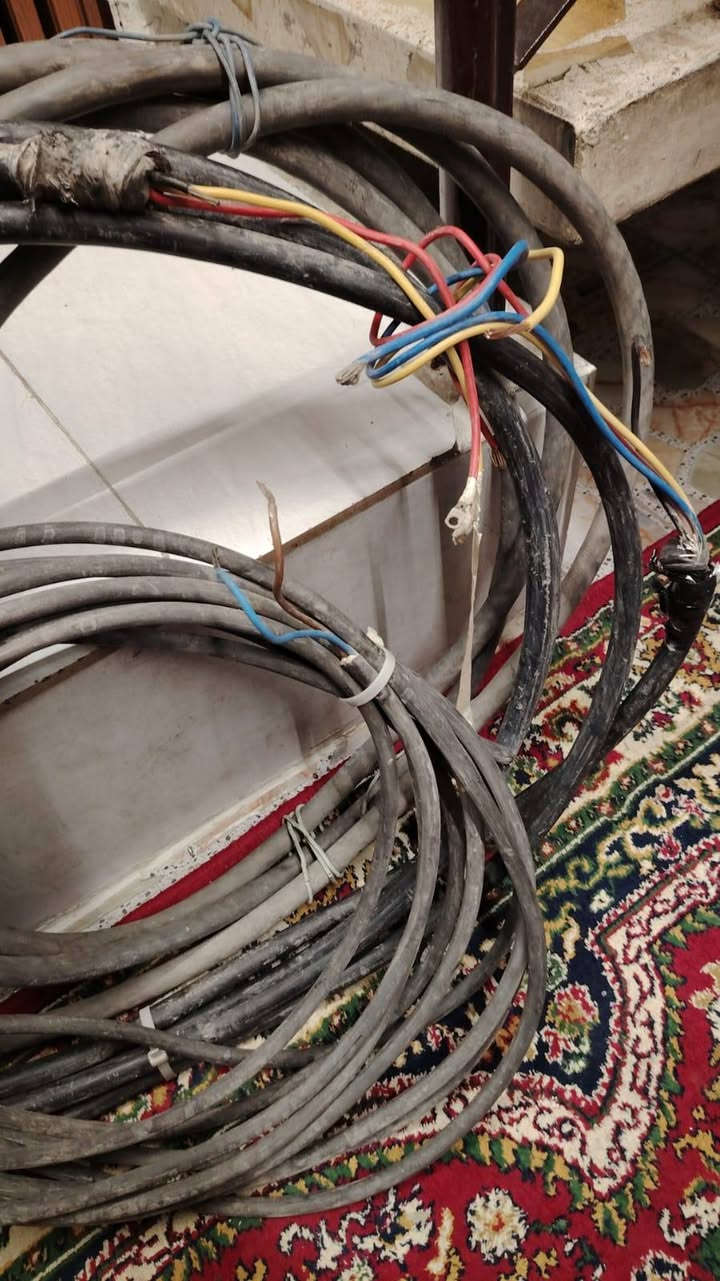 كيبالت ابو ٣ خطوط ٨ متر وابو الخطين ١٤ متر واكو هم خطين ٦ متر للبيع مكاني البياع ***********
