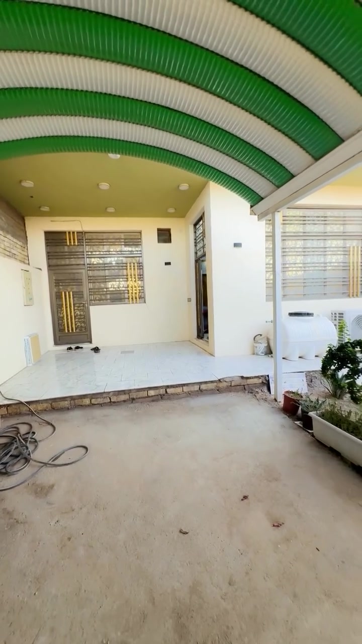 :
🏡 للبيع بيت طابو صرف – بناء حديث 2024

فرصة مميزة لامتلاك بيت حديث البناء، منفذ بأجود المواد ومتعوب عليه بكل التفاصيل، وكما موضح في الفيديو.

📐 المساحة الكلية: 200 متر²

📄 مساحة السند: 180 متر²

🔹 تفاصيل البيت:

* غرفتا نوم

* صالة

* استقبال

* مطبخ

* صحيات

🏗 مواصفات البناء:

* بناء حديث سنة 2024

* طابوق جمهوري

* صب مسلح درجة أولى

* تشطيب ممتاز ومواد ذات جودة عالية

📍 العنوان:

طويريج – حي السلام (ملبيج)، سادس بيت عن شارع الزوار، قريب جداً من الشارع العام.

✅ الخدمات المتوفرة:

* مدارس

* مجاري

* كهرباء كاملة

* منطقة مخدومة ومناسبة للسكن

📞 للاستفسار:

حسين غيلان ***********
