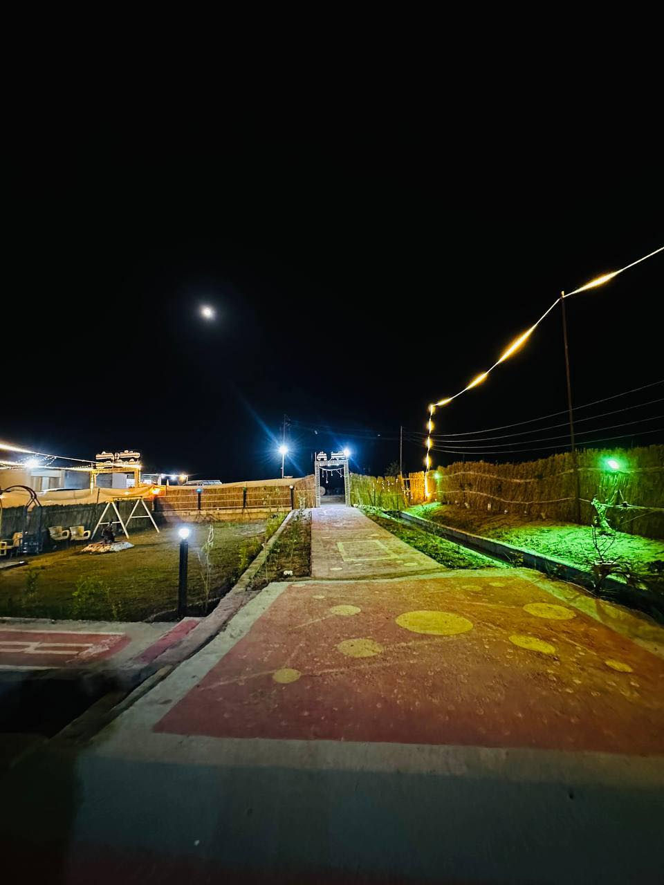 🔥🔥 بيت الريف💥💥

إذا تدور مكان ترتاح بيه بعد يوم طويل…
كعدة هادئة، مشويات طيبة، وچاي يعدّل المزاج.

بيت الريف يرحب بيكم يومياً.🔥🔥

🥩 مشويات على الفحم🔥
🍢 أجنحة ، سمك ، دجاج
☕ چاي وقهوة ومشروبات
🌿 جلسة مريحة ويه الأصدقاء والعائلة

حياكم الله… المكان مكانكم.

📍 الموقع: (العزيزية -الدير الأوسط)
📞 للحجز والاستفسار: ( ‭0771 323 1347‬ )

بيت الريف… گعدة طيبة وطعم ما يتغيّر.
