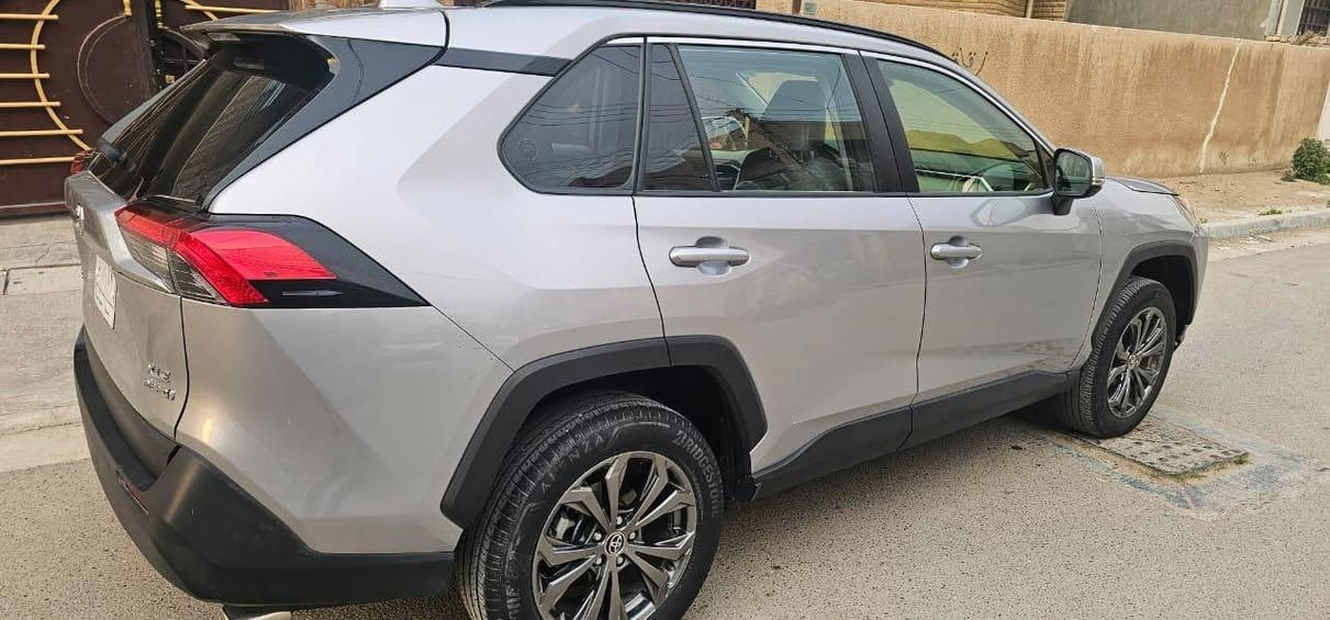 السلام عليكم للبيع راف فور هايبرد وارد امريكي موديل 23
بدون دواخل بدون ايرباك بجم كبس حادث موضح بالصوره  ورقم الشاصي كذلك
فول مواصفات xle
تدفئه كشنات 
هيتر ستيرن
كرسي كهرباء 
كراسي خزن 
فتحه 
بصمه 
صندوك كهرباء 
ماشية 33 
وباقي المواصفات المعروفه للــ xle
رقم بغداد بأسمي
رايدها 243
مكاني بغداد 
***********
***********
