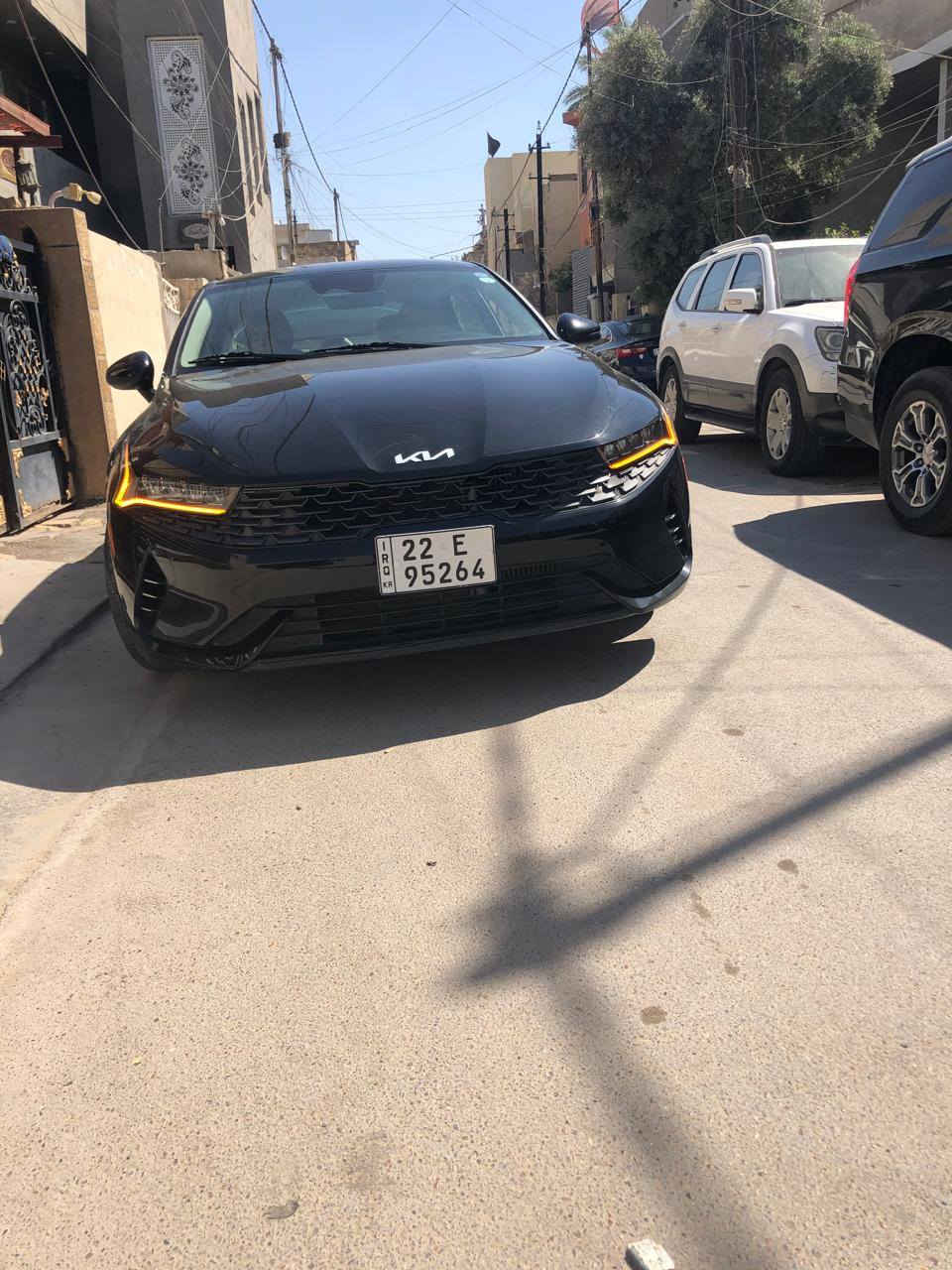 السلام عليكم 
K5 2022 امريكي حادث بسيط جدا تبديل جاملغ امامي ايمن فقط باقي السيارة بلادية حتى الدعامية البلادية صور الحادث مرفقة بالمنشور مع رقم الشاصي 
ايرباك دركة فقط ومرجع سستيم
رقم اربيل بأسمي 
مواصفات 
رادار امامي وجانبي وخلفي
توقف ذاتي
تحديد مسار
وباقي مواصفات السيارة معروفة
ماشية ٤٩ ميل
السيارة نظيفة جدا ومبيهة اي نقص 
السعر ١٧٢ $
العنوان بغداد الشعب 
موبايل ***********
