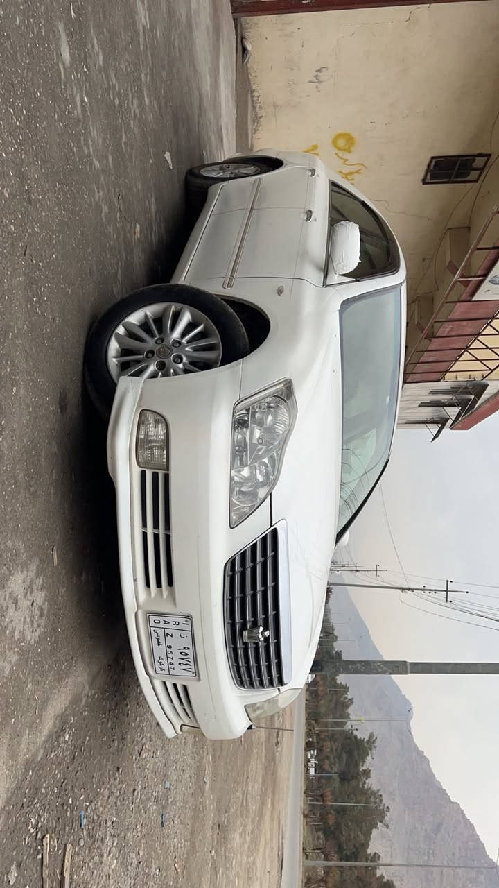 ماشالله 
تويوتا شاهانه براوه
٢ دوگمه و ناو زه رد سه قفي وه ك شوشه يه
موديل ٢٠٠٧ مه كينه ١٨٢
گير رؤمه كينه ي گه وره 
ته بريت ساردوو گه رم  و كاره باي به شه رت
بيده عموو ليدراوو هه مو گياني به شه رت
بي مه سروف به س بريكي نه به سراوه
زور زور زور  توندوو توله
سعري ٥٢ گه لاو معامه له يه كي برايانه
ژـ ***********
شوين رانيه
