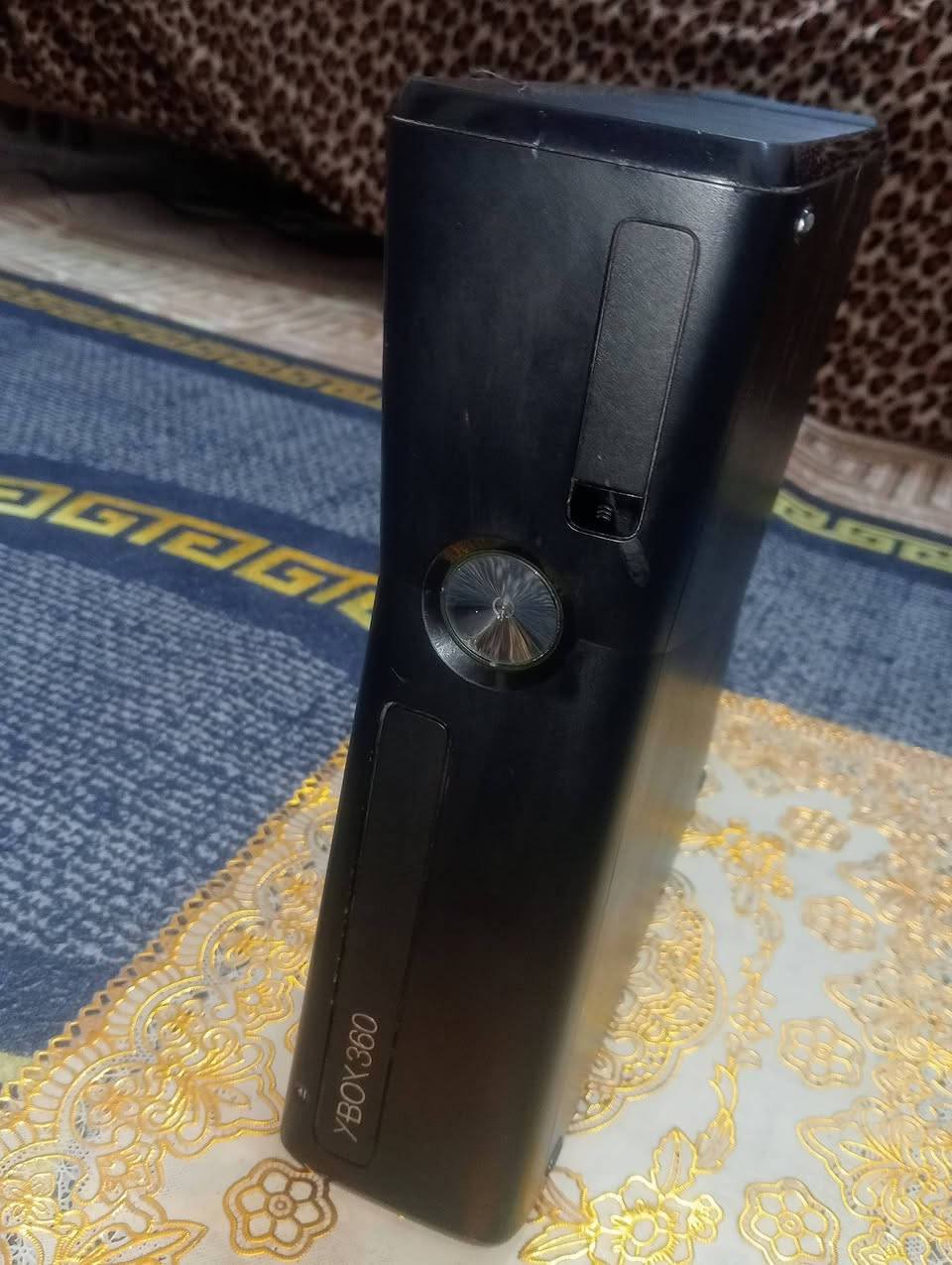 إكس بوكس 360Slim مهكر العاب 108 يده وحده سعر 120وبي مجال او مراوس مكاني ناصريه سوق الشيوخ لايوجد توصيل للاستفسار *********** مستعجل عليه
