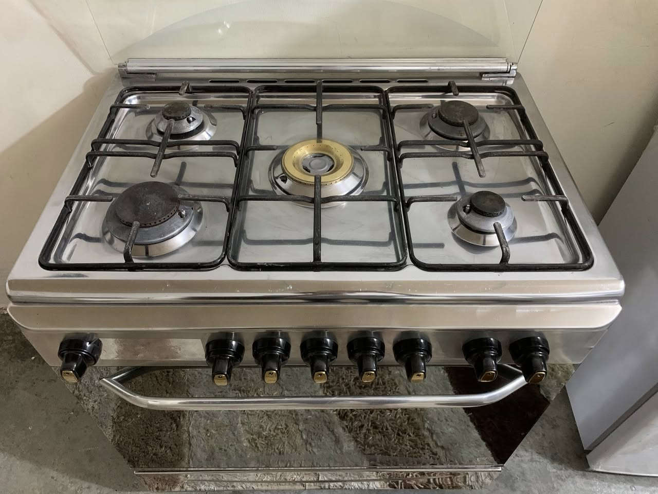 ئەم تەباغە ئیتالیە لۆفرۆشتن 5 چاوەی بن فرنیە ئاگری زۆر جوانە خاوێنە لۆک لۆکە بێحەیبە بەشەرت و زەمان دەفرشم
ناونیشان هەولێر دارەتوو گەیاندن بەخۆرایە بۆناو هەولێر📍
لۆ زانیاری زیاتر *********** ڤایبەر واست ئاپ📞
