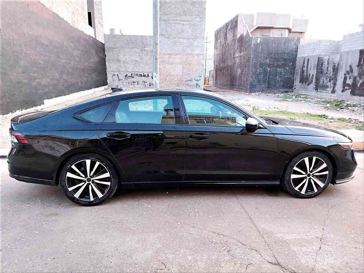 سلام عليكم للبيع هوندا اكورد هايبرد اسبورت موديل ٢٤ رقم كركوك بسمي ضرره 5 قطع ماشيه 51 ميل كشنات كهربائية وفتحه سقف اشاره لكزز لايت لد ابيض والعالي عدسه الايت بي ضوه من تدور يمين اويسار السعر ب ١٦٠ وبيهه مجال ***********
