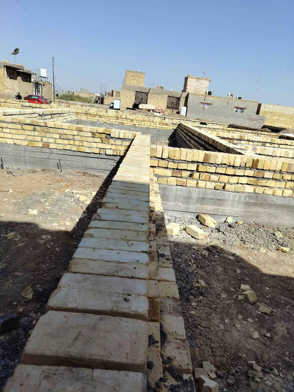 السلام عليكم
بتلو للبيع مساحه ٢٥٠ مساحه البناء ١٥٠ و١٠٠ كراج وحديقه صب وطابوك درجه اولى عقد الارض ٢٥ البتلو ركن شارع الرئيسي ١٠ متر ولفرعي ٧ متر طول القطعه ٢٠ ولعرض ١٢.٥ موقعه حي التجار قرب بيت وميض الكصاب ماي وكهرباء بصفه 
***********
***********
