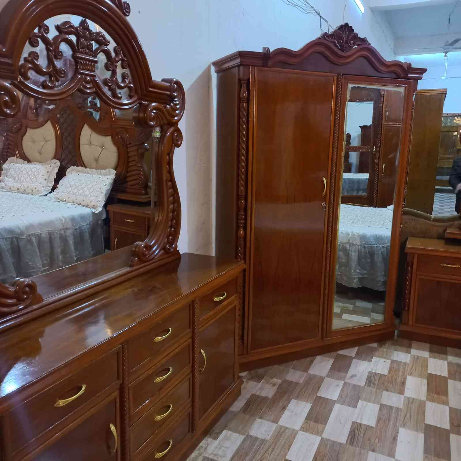 غرفه نوم صاج حطاطه 
خشب ثقيل تكمه مستخدمه قليل 

اخت الجديده 

مكانه خمسه كيلو 

السعر (مليون و350)

للاستفسار خاص. أو اتصل

***********
