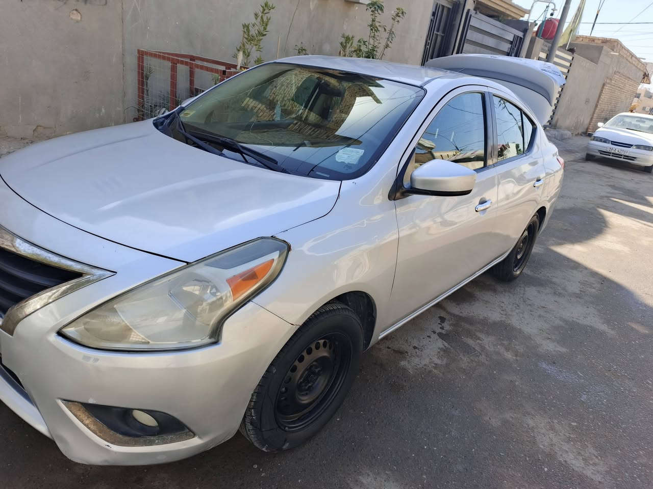 السلام عليكم.
نيسان فيرسا 2019.امريكي. الحادث كما موضح. بالسونار.بيها حالوب خفيف ماينشاف اله بالسونار.
 محجوزه مالكها قادسيه ورقمها قادسيه ماشيه 94.
السعر 88,وبيها مجال حق الجيه حقيقي .مكينه وگير كفاله.يرفع الحجز 2027..
***********
