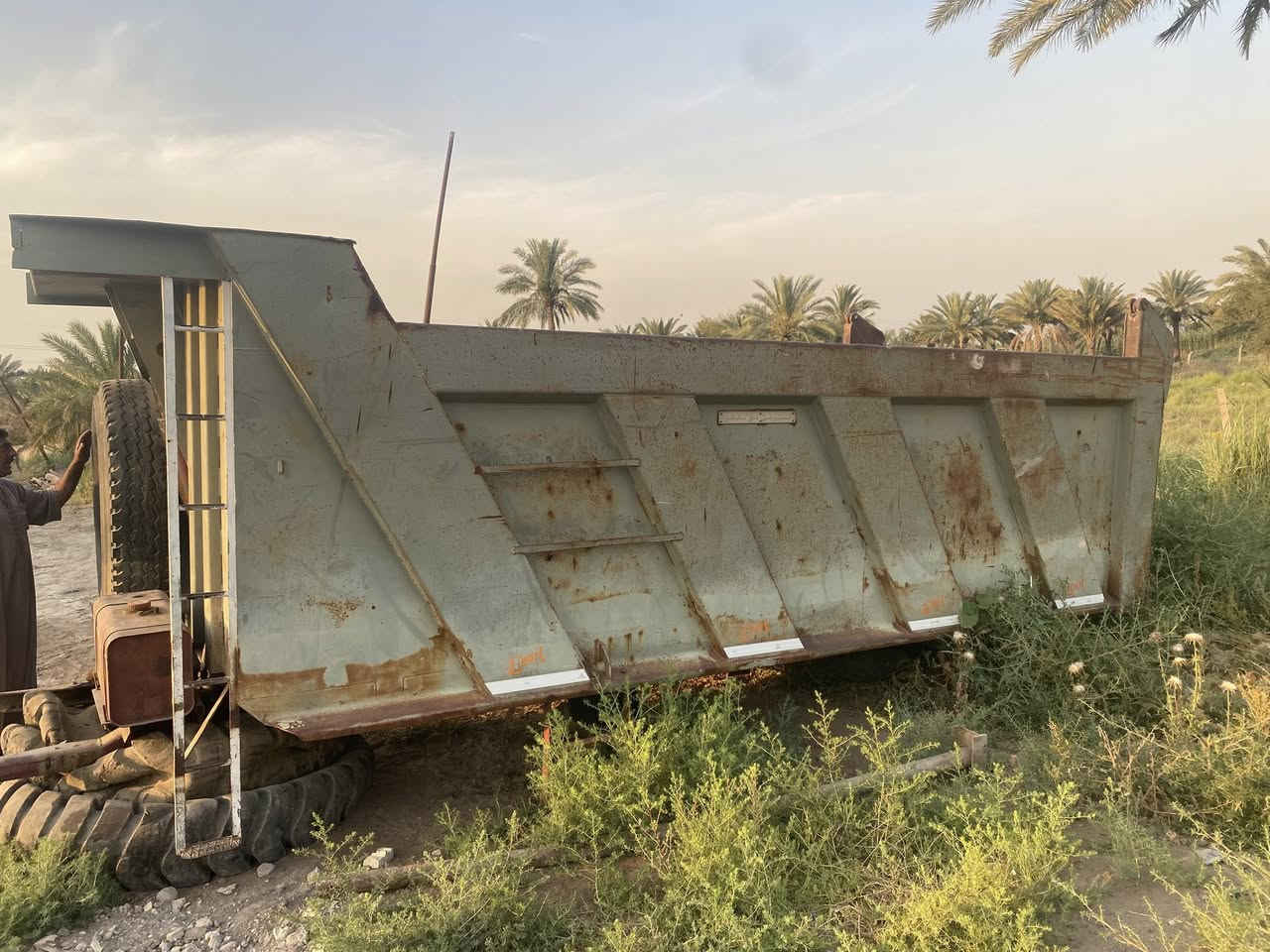 بدي مايلر موديل ٨٥ شفقة عالية جاهز تانكي جك لاخياس ولا ترويج كبل للشغل شفقه عالية طول خمسة وربع بلادي نضيف جدا السعر ١١٠ قابل لللتفاوض ***********
