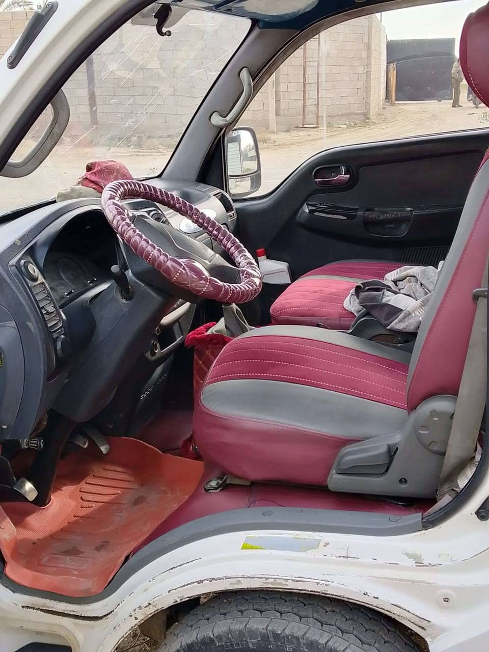 السلام عليكم كيه عموشه حمل للبيع موديل 2009 رقمها صلاح الدين مشروع وطني تحويل ثاني يوم تخم تاير اكسل كير محرك مابي صرف تبخير فقط كهربائياتها كلها شغاله سنويه نهايه 2027 مكان بغداد الشعله رقم الهاتف *********** السعر 90 وبيها مجال
