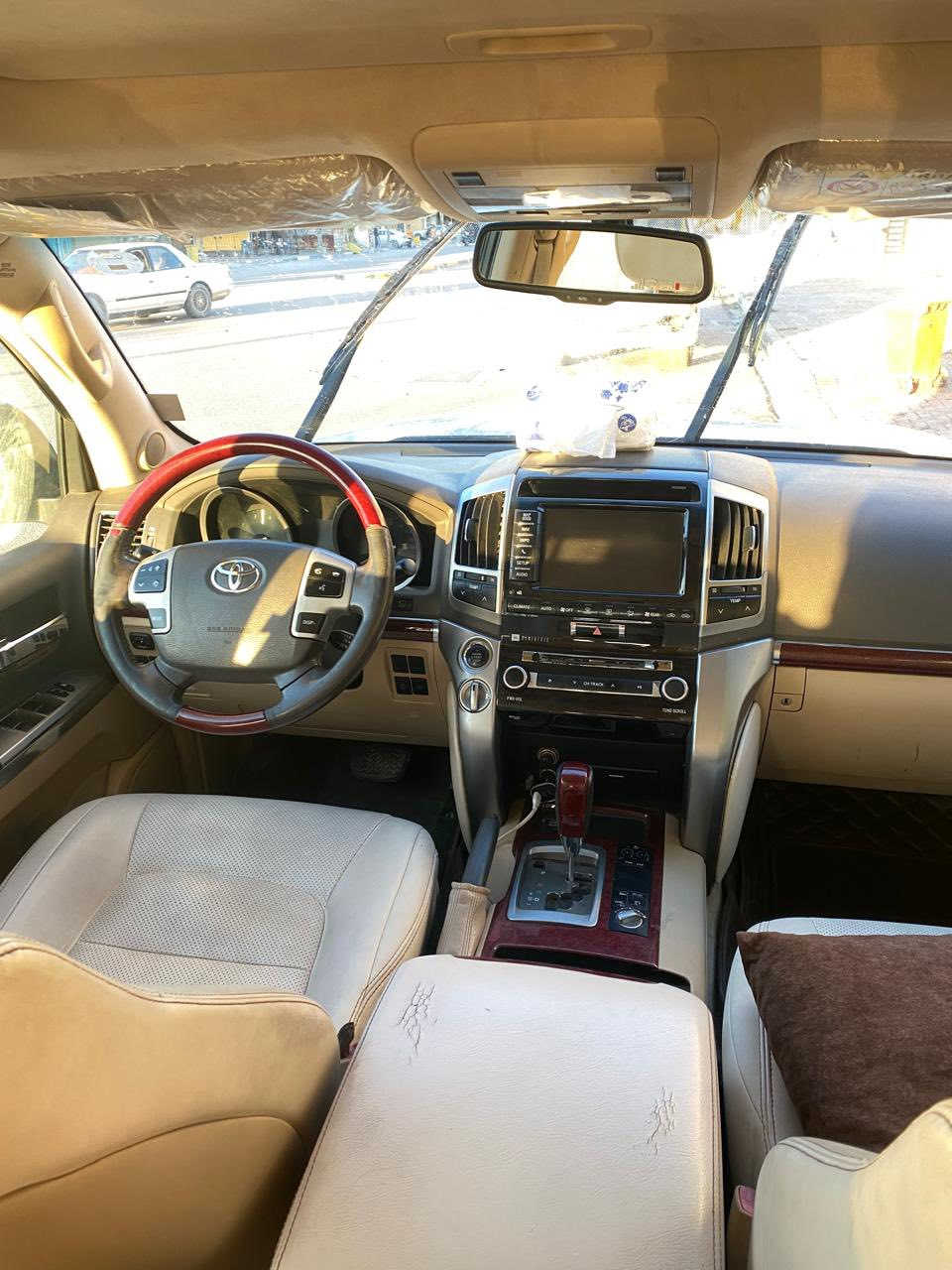 السلام عليكم لاندكروز للبيع  فكساره 8 سلندر مكفول 
السعر 4 شدات لا ستفسارتصال على ***********
مديل. 2014
