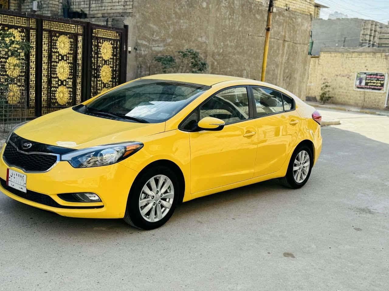 السلام عليكم فورتي 2015 سياره كل الجديده سياره حادثها بس تشاملغ الخلفي فقط الصور  سياره محرك 1800 دوش للتواصل هذا الرقم وخدمه الشراد
***********
