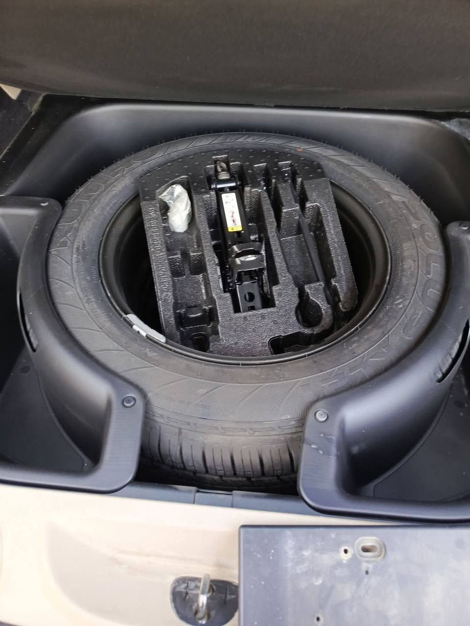 سلام عليكم سياره للبيع جيب لاريدو 2019 خليجي فول مواصفات بنرامه السياره كلين مكفوله كفاله عامه الاستفسار 0781767726  ***********
