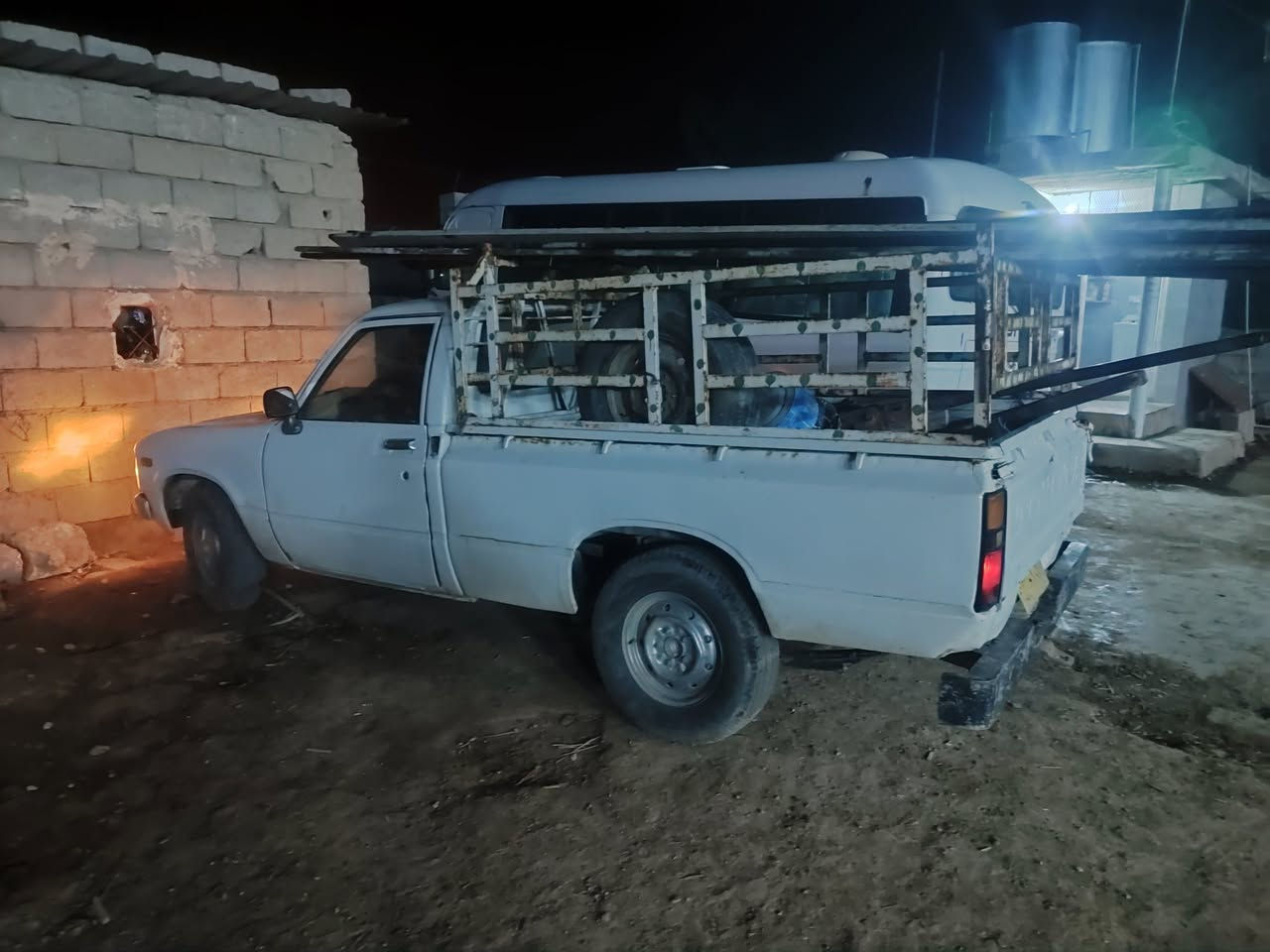 السلام عليكم بيكم 80للبيع رقم كركوك اصفر شرط التحويل والوكاله محرك كير بشرط كهربائيات كلها شغاله  السعر 25 مكان السياره كركوك قظاء الدبس ***********
