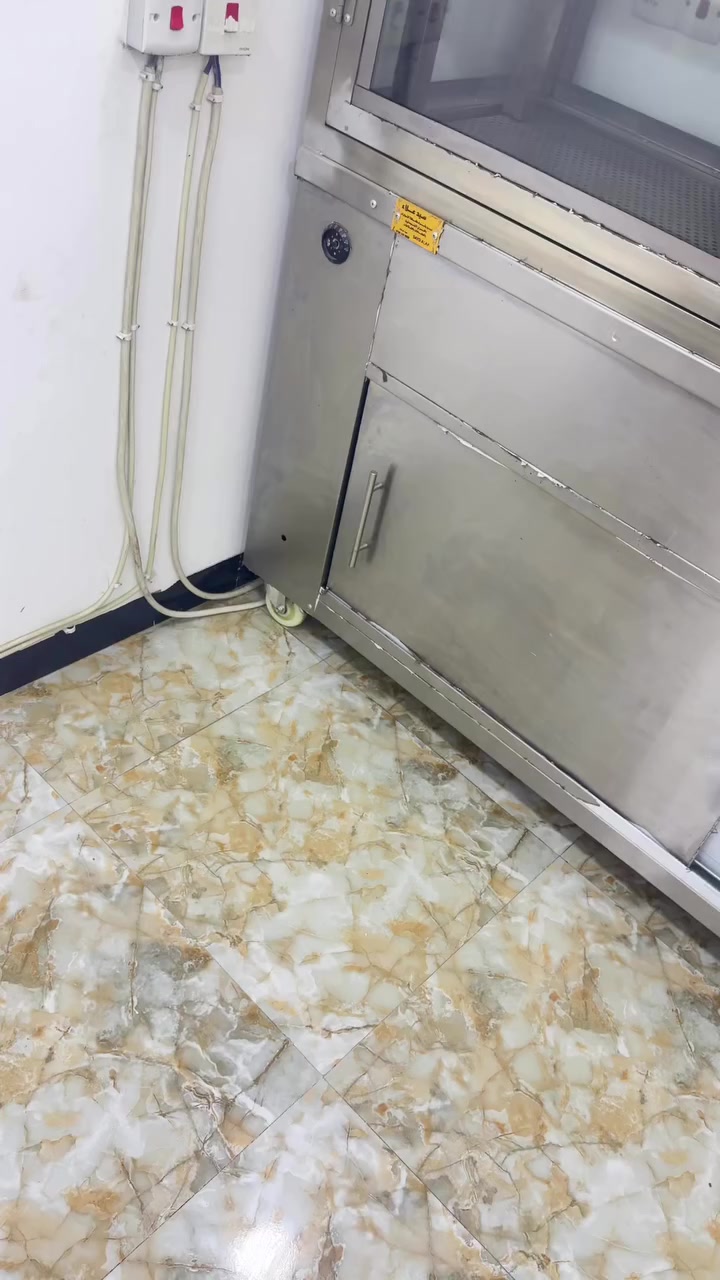 سلام عليكم يوجد حمايات للبيع غاز + كهرباء عدد ٢ اخت الجديده مستعملات كلش قليل 
الطول ١٩٦ سم والارتفاع تقريبا ٢٣٠ سم 
مكاني بغداد حي الجامعه للاستفسار المراسلة على الخاص او الاتصال على الرقم ***********
