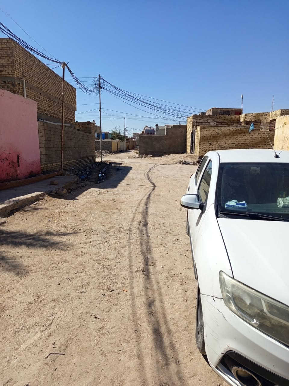 بيت للبيع الدجين شارع حجي كشكول قريب على باله بل فرع بناء قديم مساحه 305متر طابو صرف بناء قديم بلوك يحتوي على 3غرف وصاله ودوانيه للاستفسار الاتصال على الرقم *********** أو مراسله واتساب *********** سعره 50 وبي مجال طابو صرف
