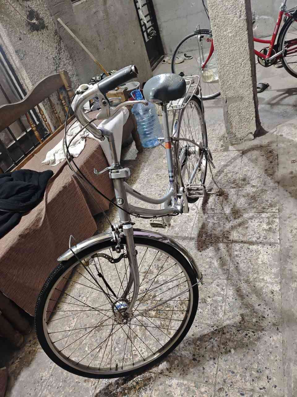 سلام عليكم بايسكل ياباني استيل حجم 26 كير 3 نمر وحساس كلش نضيف ما ناقصه شي السعر 85 بي مجال قليل للاستفسار *********** واتساب
