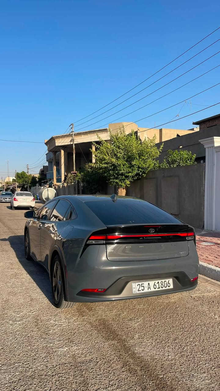 للبيع تويوتا بريوس موديل 2024، الجيل الجديد، لون اسمنتي ، السيارة نظيفة جداً واستخدام شخصي، اقتصادية جداً بالوقود ومناسبة للاستخدام اليومي والسفر.

المواصفات:
✅ محرك 2.0 لتر هايبرد.
✅ قير أوتوماتيك E-CVT.
✅ دفع أمامي.
✅ صرفية وقود ممتازة (من أفضل السيارات الهايبرد).  
✅ شاشة معلومات.
✅ كاميرا خلفية.
✅ حساسات أمامية وخلفية.
✅ تشغيل بصمة.
✅ مثبت سرعة.
✅ نظام المحافظة على المسار.
✅ رادار أمامي وأنظمة أمان تويوتا.
✅ إنارة LED.
حالة السيارة:

* شرط الفحص
* مكينة، قير، شاصي بحالة ممتازة.
* لا تحتاج أي مصروف.
* سيارة جاهزة
* صورة الضرر مع رقم الشاصي داخل المنشور

📍الموقع: كركوك
💰السعر: (١٦٠$) .
📞 للتواصل: (***********)
