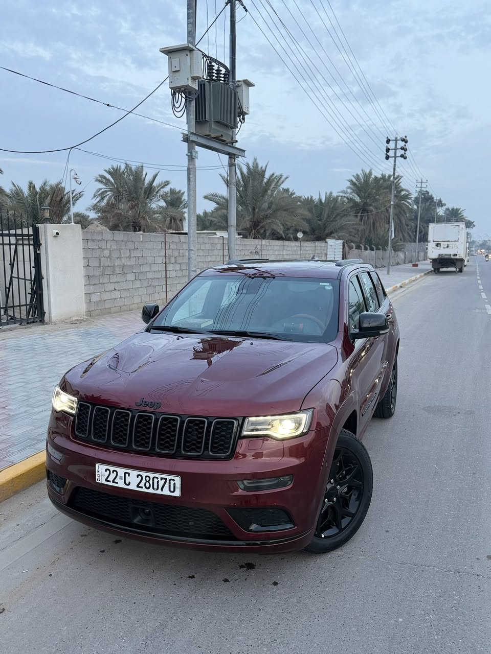🚗 للبيع: جيب غراند شيروكي 2022
📍 مكان السيارة: كربلاء
📞 للتواصل: ***********
📊 المسافة المقطوعة: 45 ميل
🛠️ المحرك: 6 سلندر – 3600cc دبل كزوز

⚙️ المواصفات:
• فئة S (فول مواصفات 1/1)
• دفع رباعي 4×4 خفيف وثقيل متعدد الوضعيات
• رادار أمامي وخلفي مع بريك طوارئ
• تحديد مسار وتنبيه خروج عن المسار
• اصطفاف ذاتي
• توقف ذاتي
• كشف سرعات الطريق
• دخول بصمة
• تشغيل بصمة
• تشغيل عن بُعد
• فتحة سقف بانورامية
• صندوق كهربائي
• حساسات أمامية وخلفية
• كشف ضغط الإطارات
• ويل 20 إنش
• ويل كب أسود
• كتات SRT من الوكالة
• شاشة وسطية كبيرة
• كاميرا خلفية دوارة
• نظام صوتي 12 سماعة
• دمام خلفي
• داخلية مشمشي +  صاج ملكي
• مقاعد جلد مشمشي مختمة S
• تدفئة للمقاعد
• تدفئة للستيرن
• خزن 3 وضعيات لمقعد السائق
• خزن ستيرن حسب وضعية خزن المقعد 
• تبريد منفصل قطعتين
• مقاعد خلفية تدفئة وتجوية
• فول تحكم ستيرن
• كروز كنترول مثبت سرعة
• شفتات ستيرن F1 خلف المقود
• وضعيات قيادة Sport / Eco / Traction Mode
• أوتو ستارت ستوب
• نزول منحدر فور
• وضعيات فور ويل جبلي، ترابي، ثلجي
• مرايا كهربائية قابلة للطي
• تعتيم تلقائي للمرايا الجانبية والوسطية
• خاصية إزالة الضباب من المرايا الجانبية
• مرايا تقلّب عند الرجوع
• لايتات حاجب LED
• زينون + بلوجكتر كاشف ضباب
• بك لايت LED
• كاشف ضباب خلفي

⚠️ أضرار السيارة:
• وارد خليجي (وكالة هارلم)
• مكفولة عام بدون أضرار ✅
• السيارة بوضع الوكالة ✅ 

📌 تفاصيل إضافية:
• رقم السيارة: أربيل الدولي الجديد
• باسم المالك – تحويل مباشر
• لون السيارة: ماروني

السعر : 393 ورقه ✅ ✅  

بيها مجال ✅ 

للتواصل: ***********

للتواصل على الواتساب التالي ⬇️

***********
