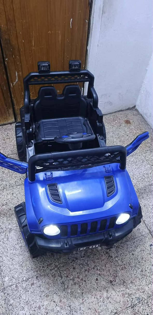 يوجد سياره للبيع سعرها 100وبيها مجال بسيط والاستفسار ***********
