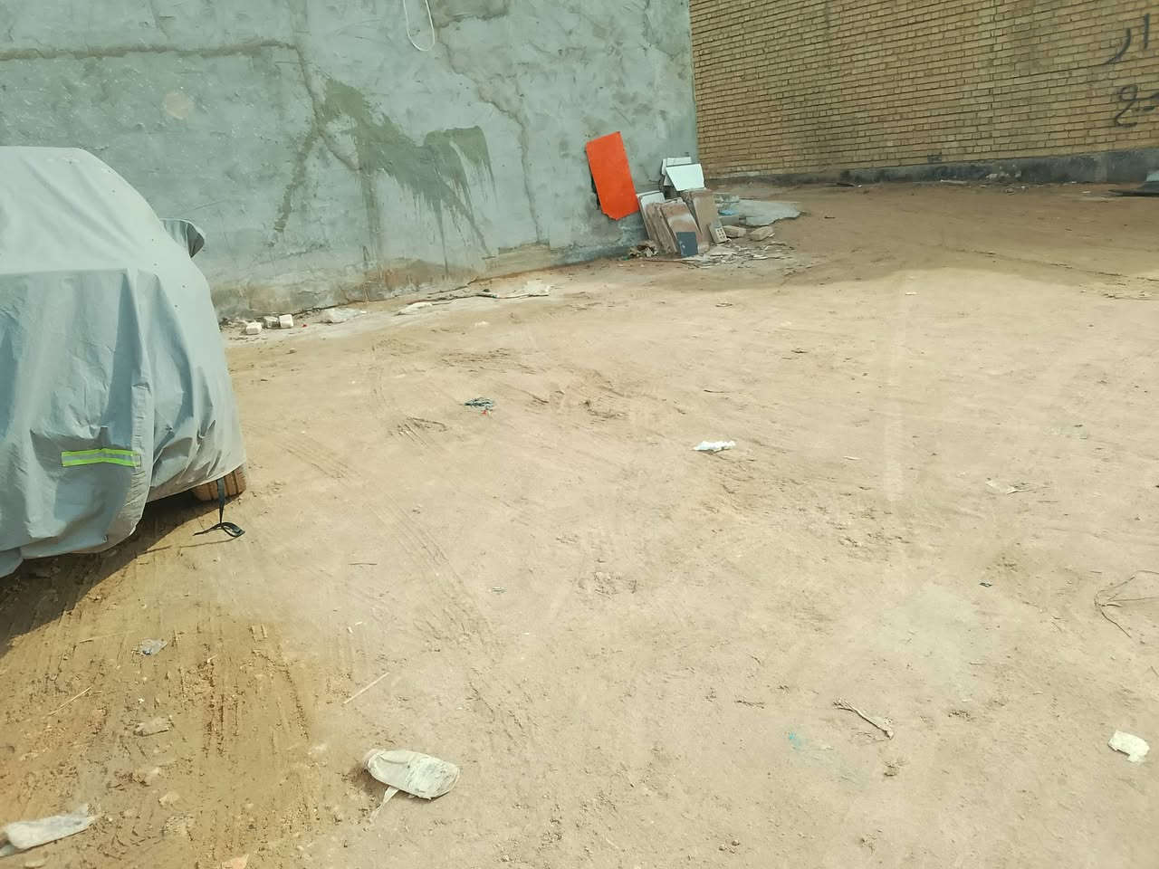 سلام عليكم 
قطعه للبيع مساحه 50 متر 
ركن 
تبعد عن الامام 5 كم كيلو 
العنوان كربلاء قرب مدينة الزائرين مقابل عمود 131 
***********
