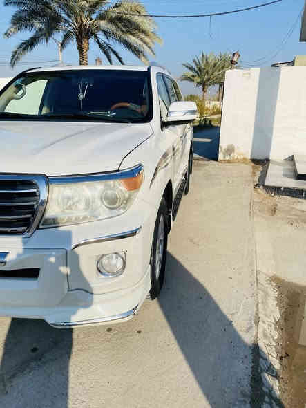 السلام عليكم لاندكروز موديل 2013خليجي سيارة جدا نضيفة بحالة جيدة طخم تاير وحدادية وتبريد كير محرك V6مكفول على وضع الشركة  ماشيه 170 الف رقم بغداد باسمي فقط ربع باب السايق صبغ وبارد بسيط بل جاملغ مكاني الحلة /جبلة 
السعر 355 بيها مجال بسيط السونار موجود  
رقم 
***********
