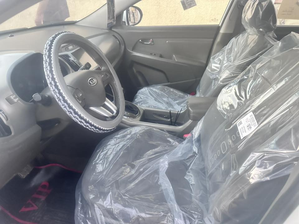 سبورتج خليجي  2011 خليجي فول مواصفات عدى البصمة 
السياره مكفوله من الضربه والتبديل والصبغ عدى مصبوغ بيه باب واحد فقط

 محرك 2000 دوش  وگير مكفولات تبريد ثلج تخم تاير جديد حداديه جديده  كله السيارة ع وضع الشركه برغي ممفتوح. بيه

 مواصفاتها بنوراما كامره تحكم ستيرن مري شفط 

رقم السياره بغداد الدولي الجديد 
 مكان السياره بغداد
للتواصل ***********
