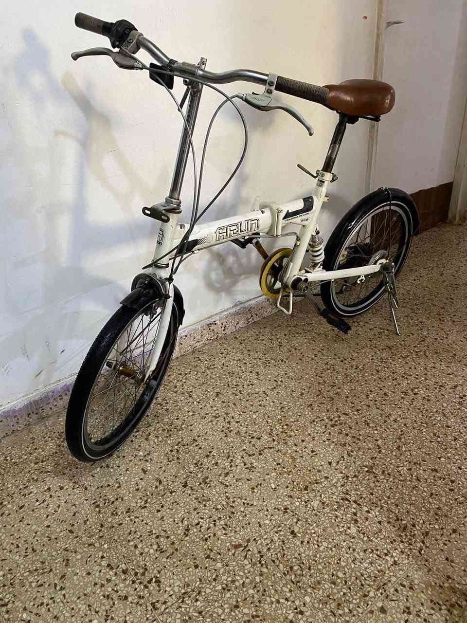 بايسكل سوبر A زيرو ابو طبك ياياني اصلي لون ابيض 7 كير ودبل مامشي جديد يعني انسه شي اسمه عطل سعرة 85 قفل بدون اي عمله ***********
