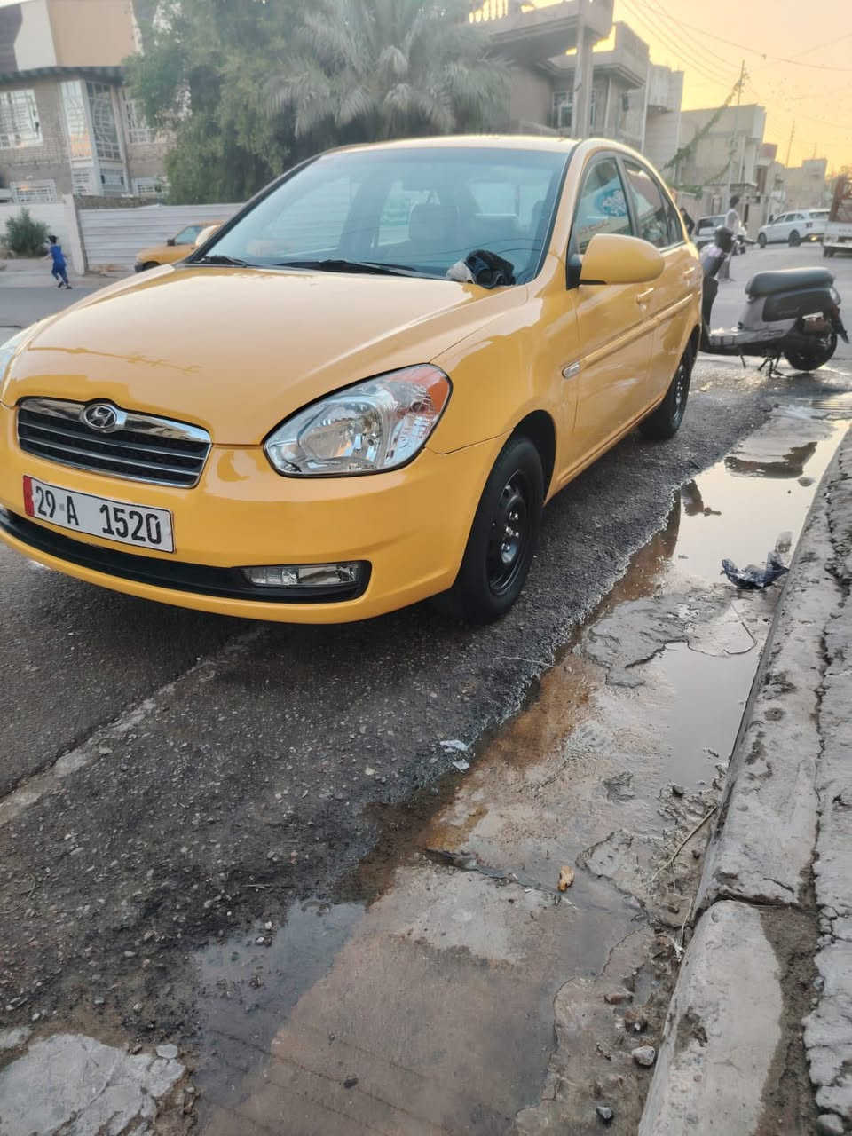 السلام عليكم اكسنت موديل ٢٠٠٩سياره جديده عايدهه بيدي اول صبغه وارد امريكي حادثهه بس بنيد بدون دواخل رقم واصط بسمنه سياره تخم تاير مدوشمه عام صدر خلفي امامي  محرك كير هسه بدلنا  حاويه تبريد ثلج سياره متعوب عليهه كله جديد ماشيه ٢٠٠هيه مصفره وغرامات وسنويه٢٩رقم الهاتف *********** مكان بغداد
