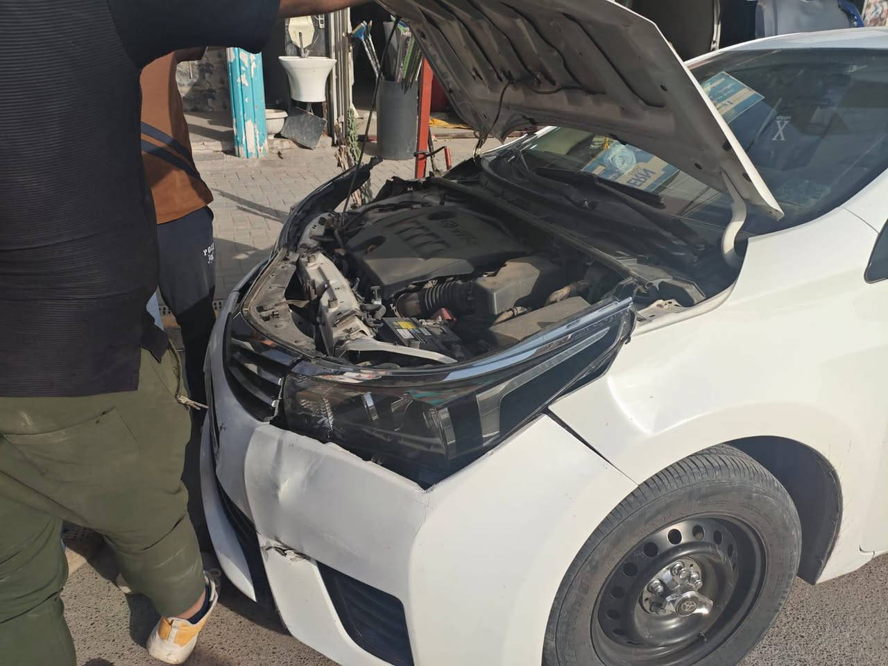 كورلاء 2015 حادث بنيد و بيعه صبغ جاملغ مال سايق و باب السايق و الباب الوره السايق و الجنطه بدون دواخل بدون ايرباك مراوس ب بيوايدي ملاحضه السياره تصلحت ما بيه اي ضرر رجعت لحالت الوكاله مثل ما موضح بصوره الاخيره  تواصل ***********
