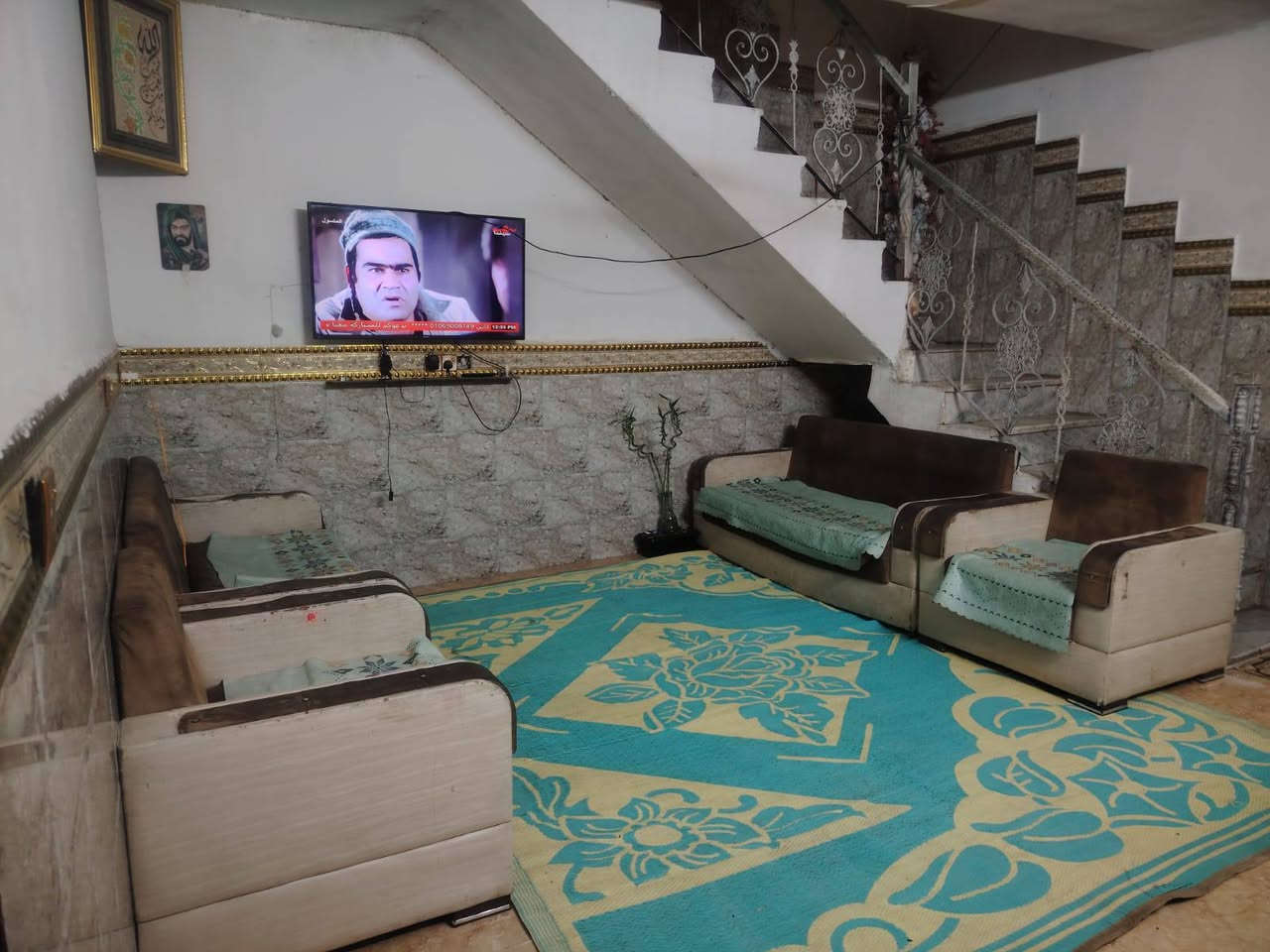 🏡 للبيع بيت سكني مميز – حي السفير قرب حسينية أبو طه
فرصة ممتازة لامتلاك بيت جاهز للسكن مباشرة، بتشطيبات حديثة وموقع هادئ وقريب من جميع الخدمات.
📐 المساحة الأصلية: 125 م²
📐 المساحة الحالية: 145 م²
🔹 يتكون من:

3 غرف نوم

استقبال

صالتين

مطبخين

3 حمامات

مخزن

✨ مميزات البيت:

جاهز للسكن بالكامل

كاشي وسيراميك حديث

السطح مطبّك شتايكر

تشطيبات ممتازة

لا يحتاج أي أعمال أو صيانة

📍 الموقع: حي السفير – قرب حسينية أبو طه.
📞 للاستفسار والمعاينة يرجى التواصل على الرقم: (***********).
السعر: بعد الاتصال أو عند المعاينة.
