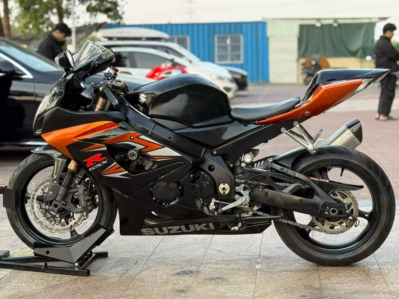 GSXR 1000
2007
35ورقه

ضمان  محرك گير بدون حادث
هزا دراجه بل خارج 
بعد ٤٥-٩٠ من دفع وصل سليمانيه
***********
***********
***********
اعزا كرام كل دراجات بل خارج بعد ٤٥-٩٠ وصل 
أعتذر إن تسببت هذه المنشورات في مشاكل لبعض الأشخاص.
أي شخص لديه شركة نقل في الصين أو اليابان، سأرسل الدراجة النارية إليه. جميع الدراجات النارية أرخص.
٥٠٠$
وبالمناسبة، هذه الأسعار صحيحة.
لقد صُدم بعض الناس بشدة، يا أعزائي.
أؤكد لكم أنني سأجعله أرخص آنشالله 
شكران للمدير كروب
https://www.facebook.com/share/g/1EGGciZoob/
‏https://www.tiktok.com/@madeinjapan919?_r=1&_t=ZS-92jOpMF0D3q
‏https://www.tiktok.com/@samuraiskill1?_r=1&_t=ZS-92jOrywJb6u یمکن تابعنی علی تیک توک
