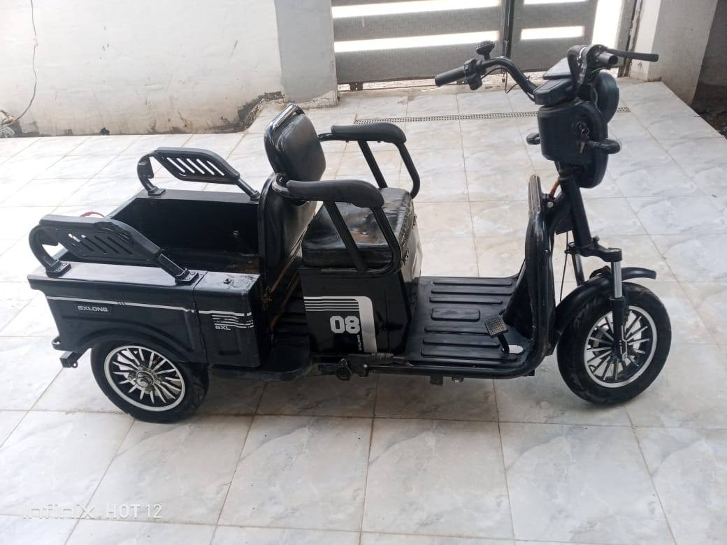 سلام عليكم ستوتة شحن للبيع شحانة وبطاريات جدد كاملة ما عدة بكلايت ب 400 وبيهة مجال الرقم ***********
