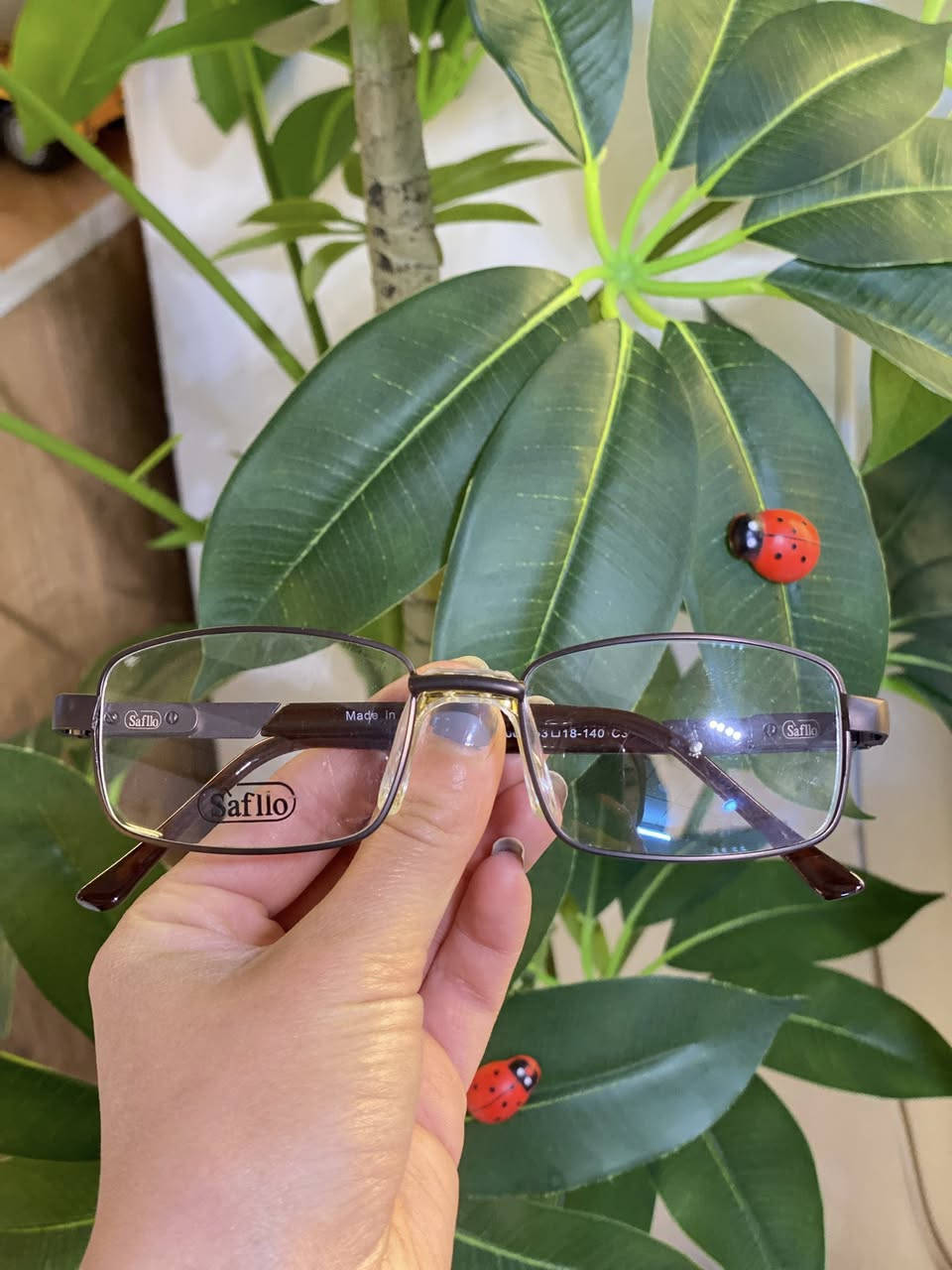 عوينات مصطفى للبصريات 👓
نقدم الكم من اقوى الاطارات معدن بمخدات ثابته 
مريحه للانف 😍
📍​العنوان: خانقين / شارع المزرعة، مقابل #مطعم_شيركو و #كرزات_عسوله.
​📞 للاستفسار والحجز: 
​*********** 
​اوقات عيادة من ساعه 03:00 عصر الى ساعه 09:00 ليلا
