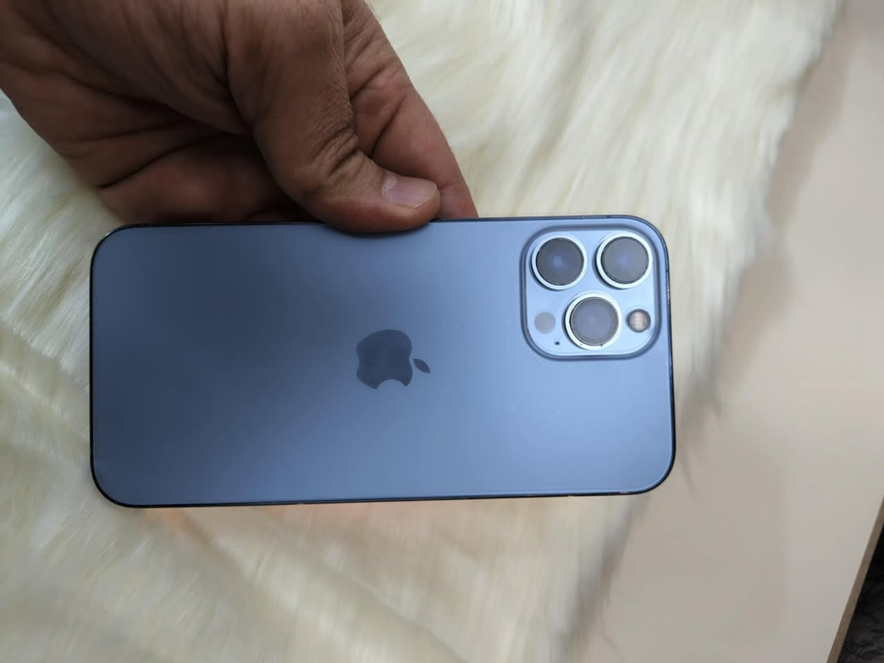 13 برو ماكس تك سيم
بطاريه 90 شرط ممصعده تاخذو 

جهاز مستبدل شاشه اصليه وبيها طبع 

ذاكره 256 السعر 480 الف 

***********
