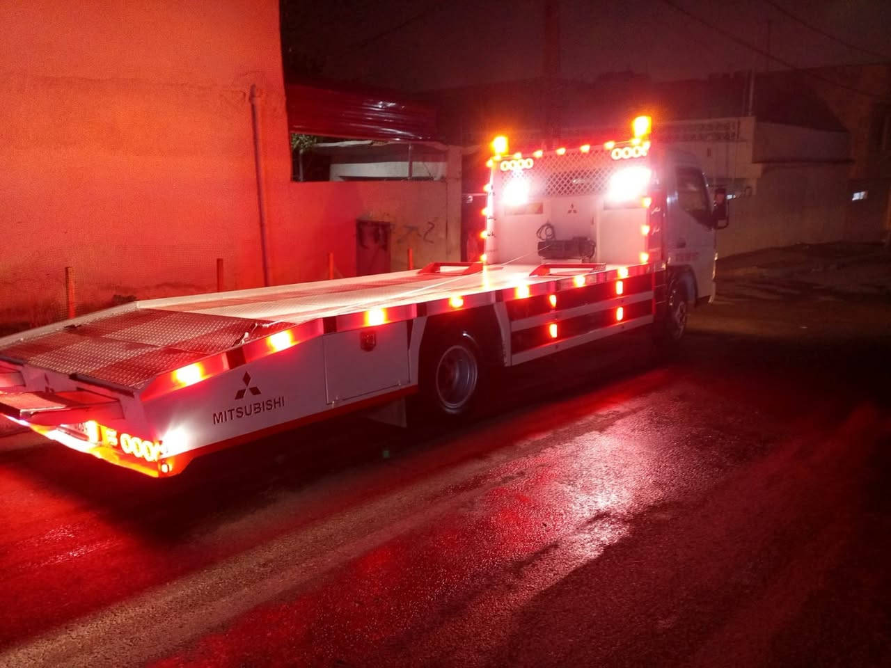 سلام عليكم اخواني الاعزاء عندي هاي الكنتر موديل 2014 سيارة كفالة عامة رقم سنوية كلو جدد *********** سعر 230ومجال عنوان دهوك
