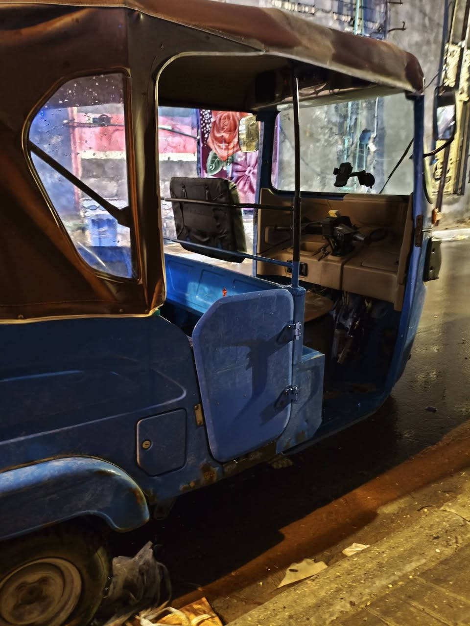 السلام عليكم
تكتك باجاج موديل 2021 شهر 9 رقم وسنوية جديده مرقمه ب25 وداخله هزه اصوليه كامله مكمله مكينته مفتوحه تجفيت شركه التكتك خير من الله گبل للشارع جادرها جديد تايراتها جدد بيها ضربه خفيفيه بارد موضحه بلصوره مابيها خياسات بس جوه الباب من الصفحتين وخفيف كلش گاعياتها مامخيسه نضيفه ومامتعوبه سعرها ب7وبيها مجال مستعجل على بيعتها 
الشراي يتواصل وياي ع الواتساب وبخدمته ***********
