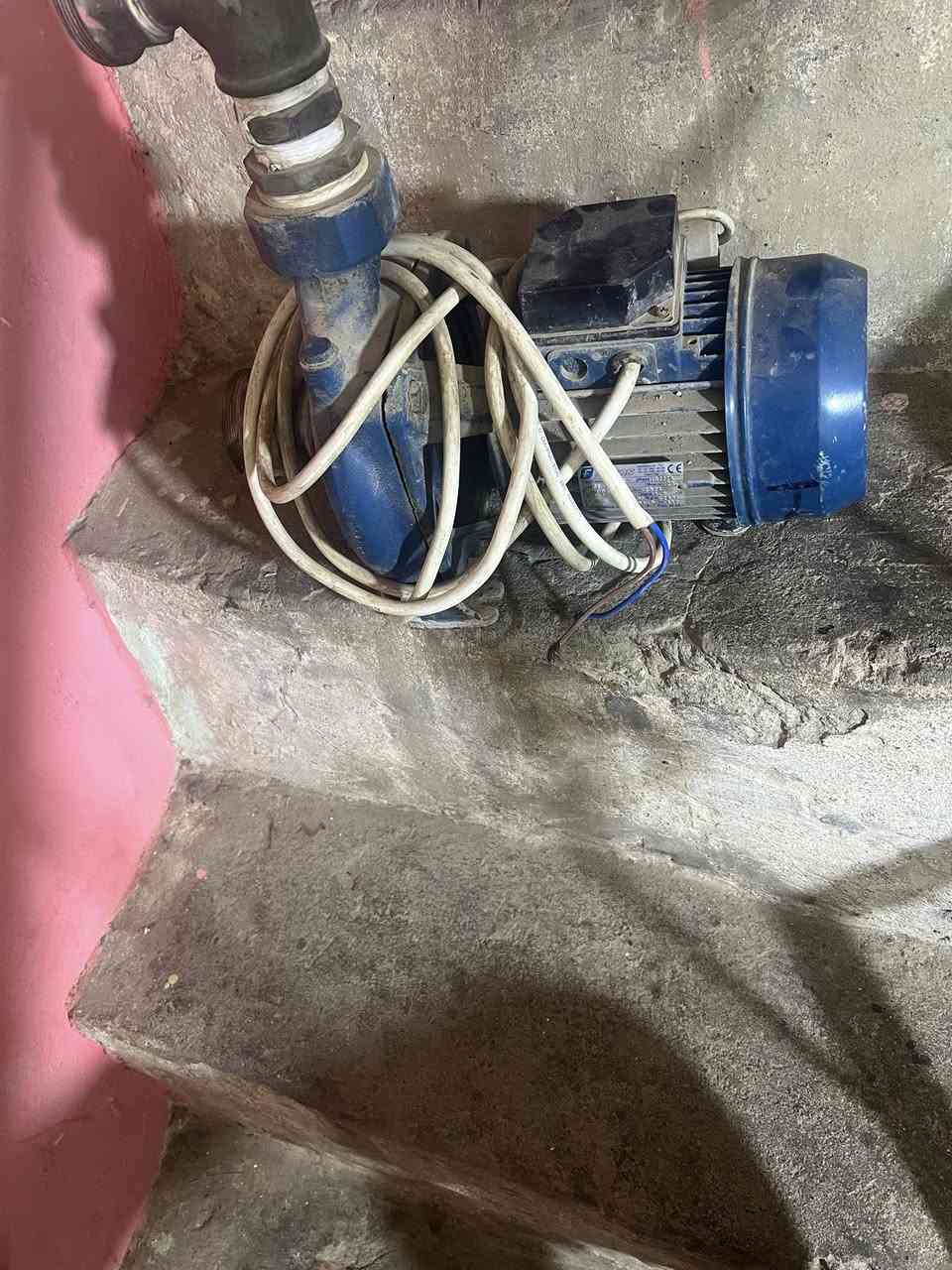 ماطور ماء  /2انج السعر 300وبي مجال المكان بغداد
***********
