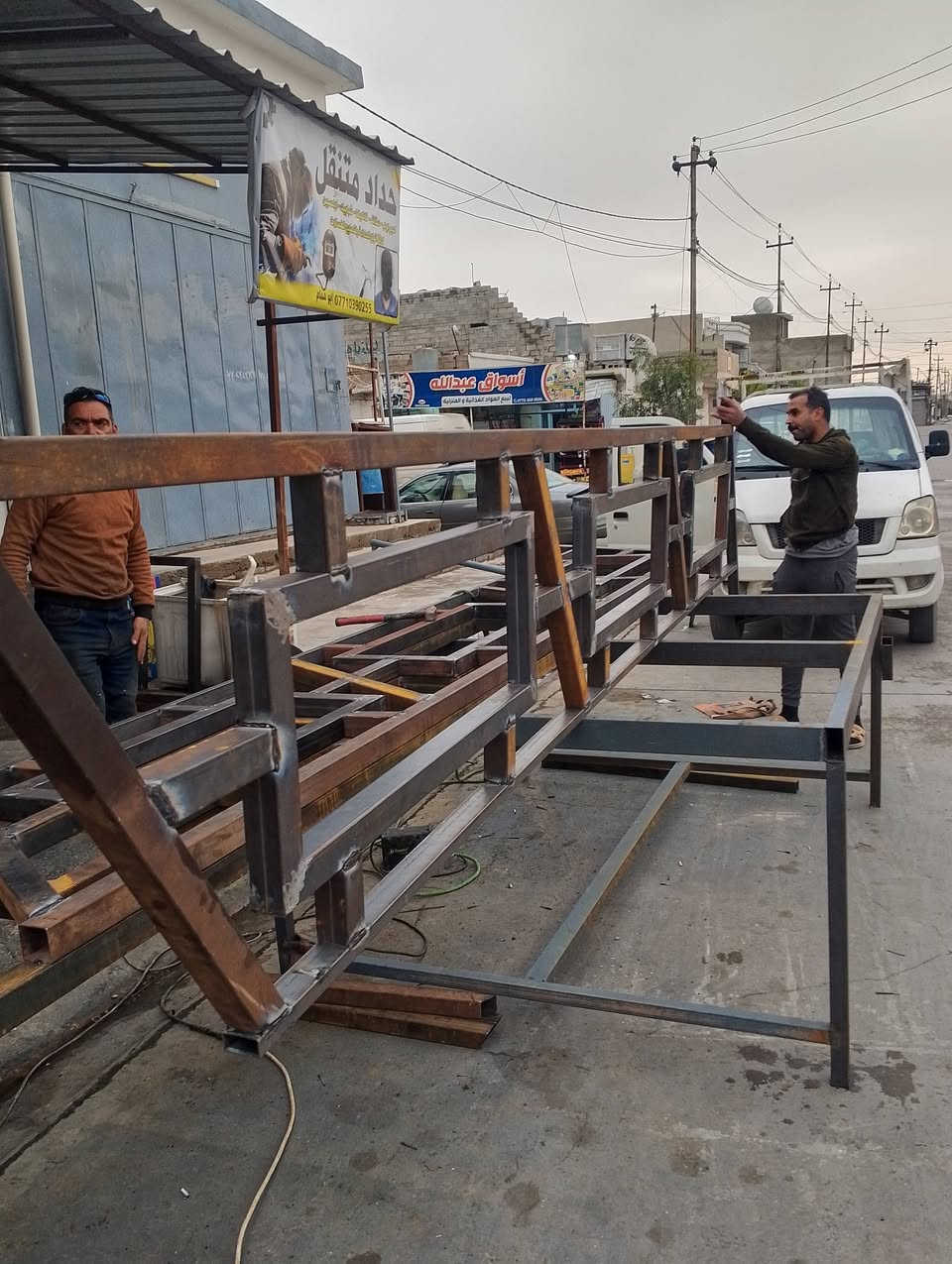 جاهزين للعمل كافة أنواع الحداده ابواب شبابيك بوب سلايت جملونات سقايف  اي مكان في كركوك جاهزين للعمل لتواصل ***********))***********
