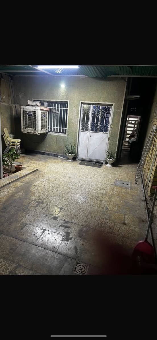 بيت طابو صرف مساحه 110 متر يحتوي على ٣ غرف نوم وصاله  ومطبخ   وصحيات عنوان شرطه خامسه قرب افران ساعدي للتواصل ***********
