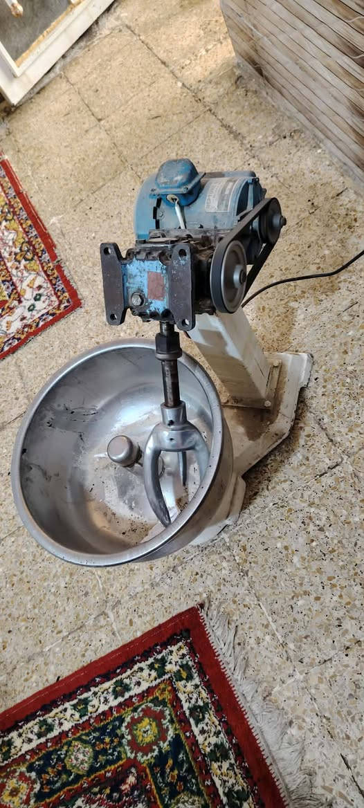 السلام عليكم 
عجانات اثنين للبيع كبيره وصغيره 
الكبيره 450وبيه مجال والصغيره 200
اتصل وبيك خير ودلل ***********
